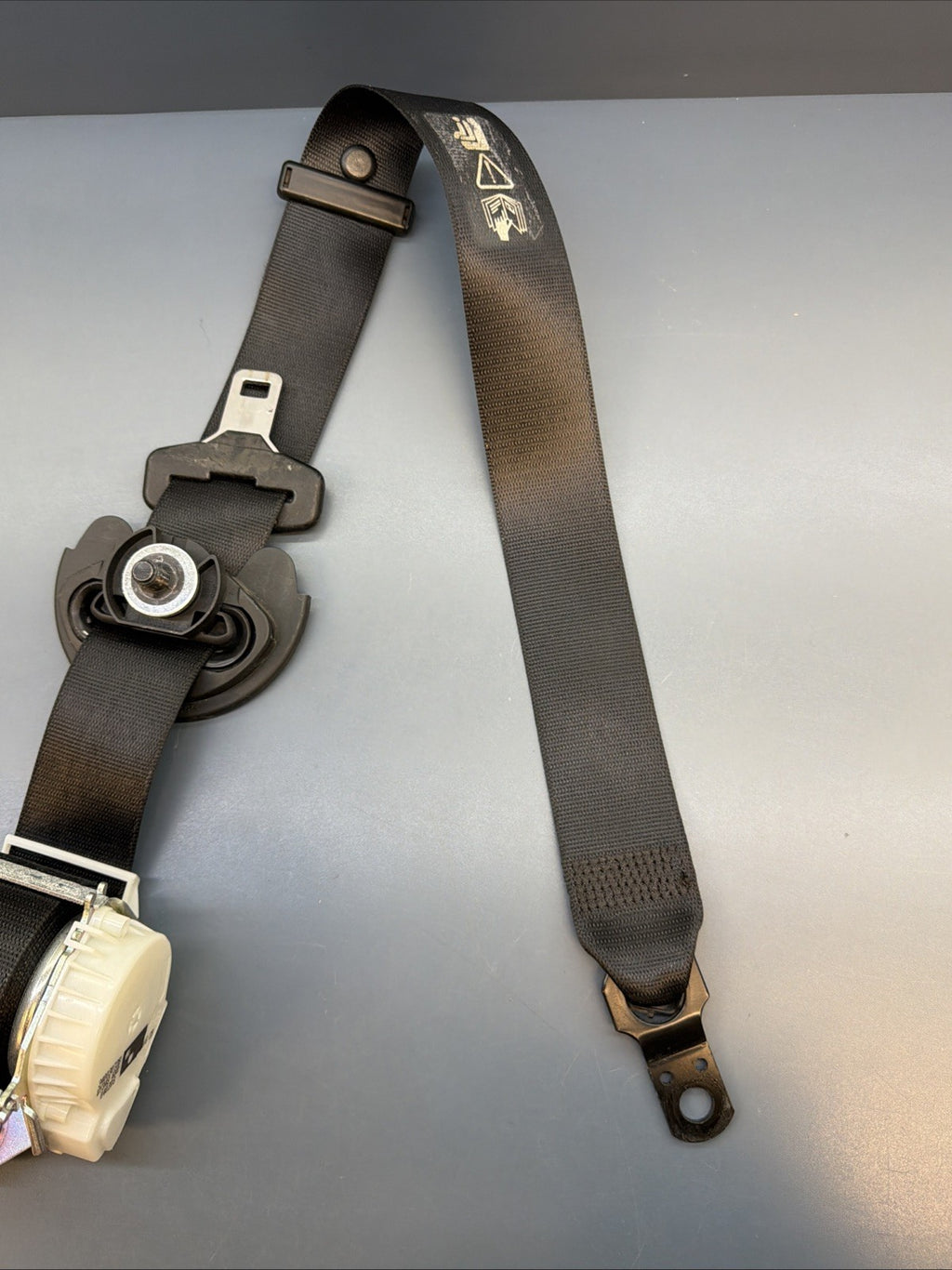 2004 - 2010 BMW X3 E83 Right Front Seat Belt Retractor 34003072B OEM