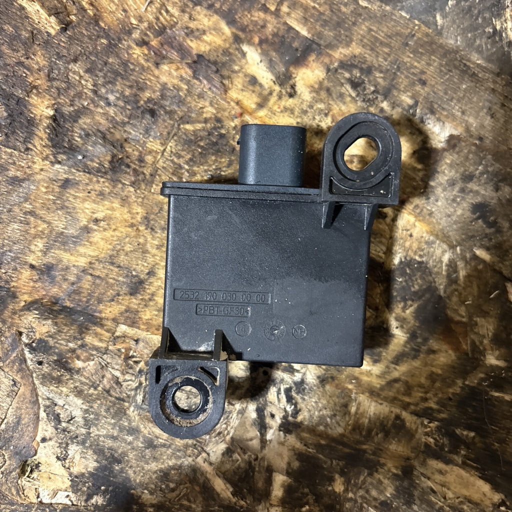 BMW E60 E61 E63 E64 E65 E70 E82 E88  TIRE PRESSURE TRIGGER MODULE 6781846