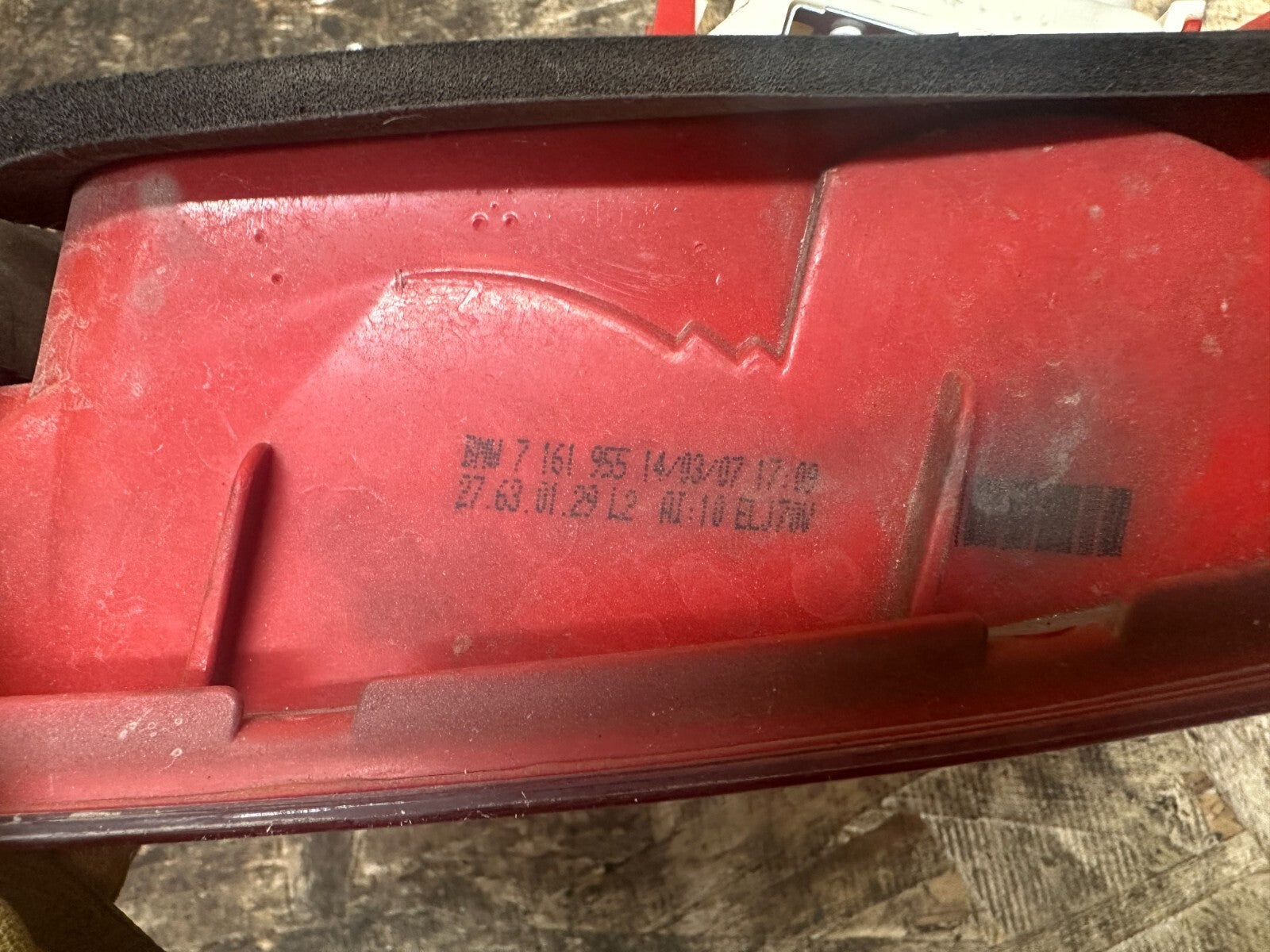 BMW 2006-2008 E90 3 SERIES SEDAN LEFT DRIVER OUTER TAIL LIGHT OEM 7161955