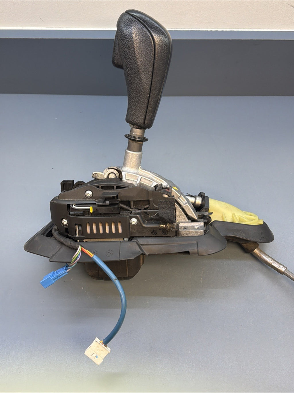 07-13 BMW E90 E91 E92 OEM AUTOMATIC TRANSMISSION GEAR SHIFTER W CABLE 7580923