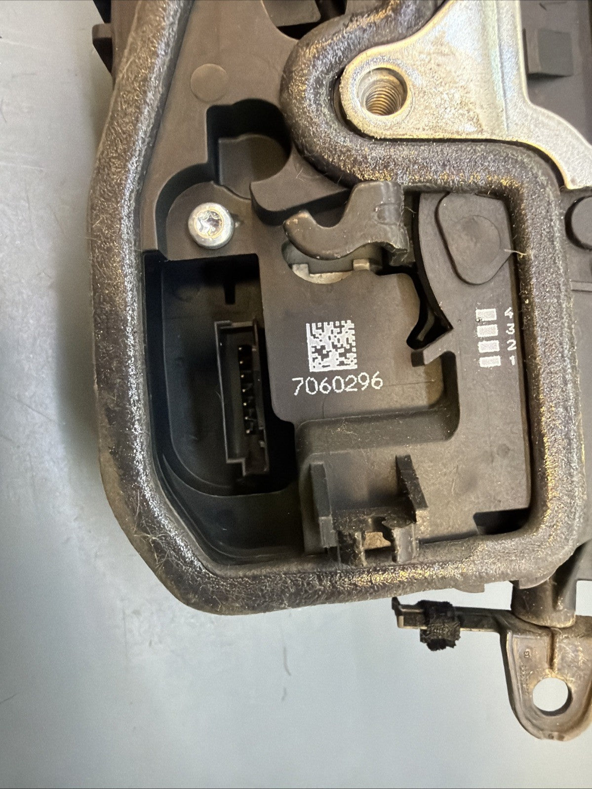 06-11 BMW E90 E91 3 Series Rear Right Door Lock Latch Actuator W HANDLE 7060296