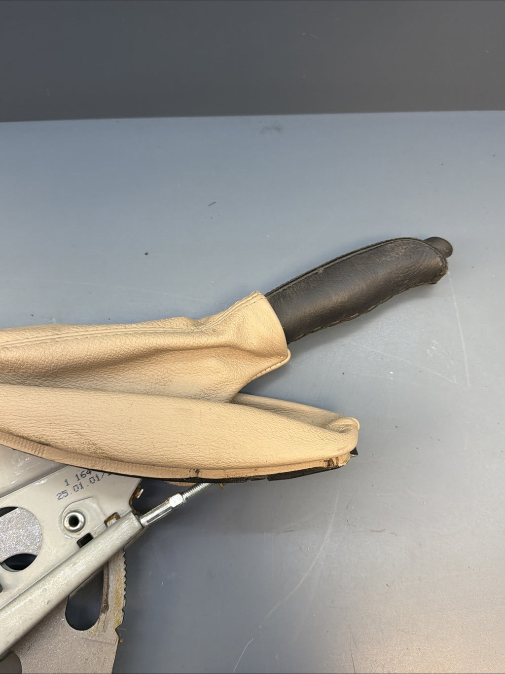 01-06 BMW E46 PARKING BRAKE HANDBRAKE HANDLE LEATHER BOOT COVER BEIGE 1164489