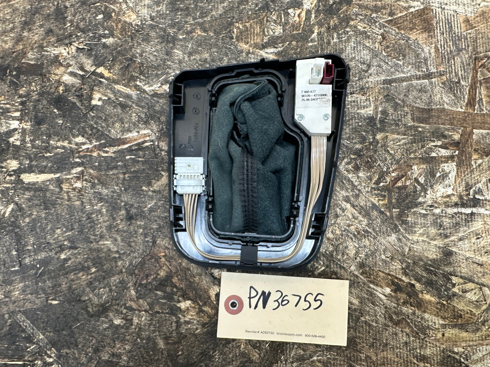 BMW 99-06 3 SERIES CENTER CONSOLE AUTOMATIC TRANS SHIFT BOOT+TRIM 7060677