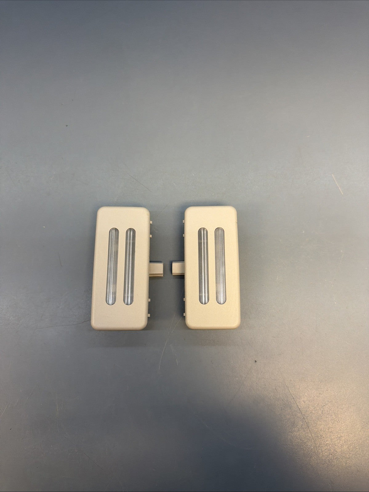 06-11 BMW E60,E61,E90,E91,E92 SUN VISOR INTERIOR LIGHT 6962011 SET OF 2 GREY
