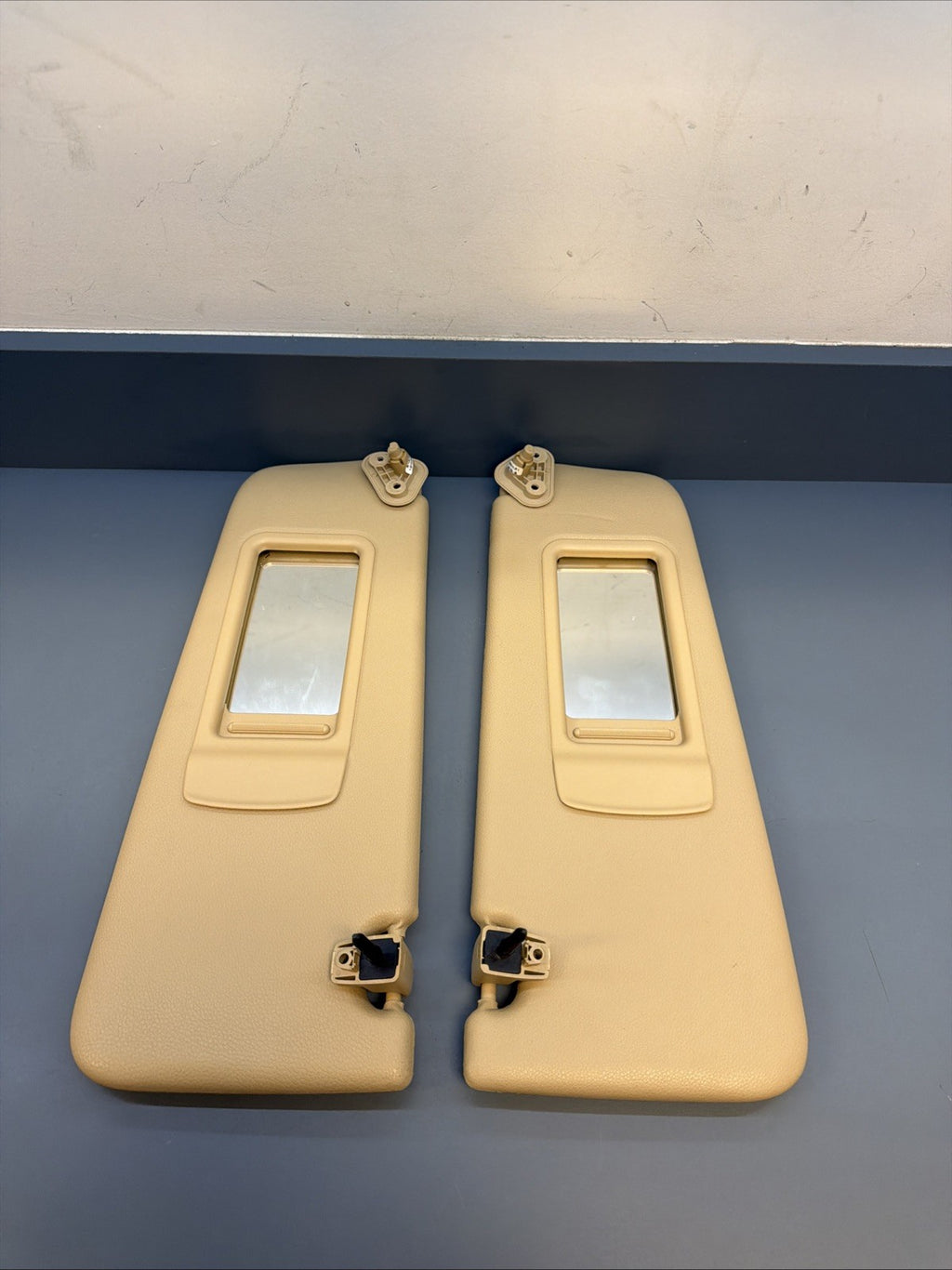 2012-2015 BMW X1 E84 BEIGE LEFT RIGHT SUN VISOR SET 7252056 7252055