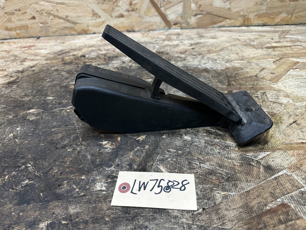 BMW 2012-2019 F30 F32 3 SERIES ACCELERATOR THROTTLE GAS PEDAL OEM 6786588