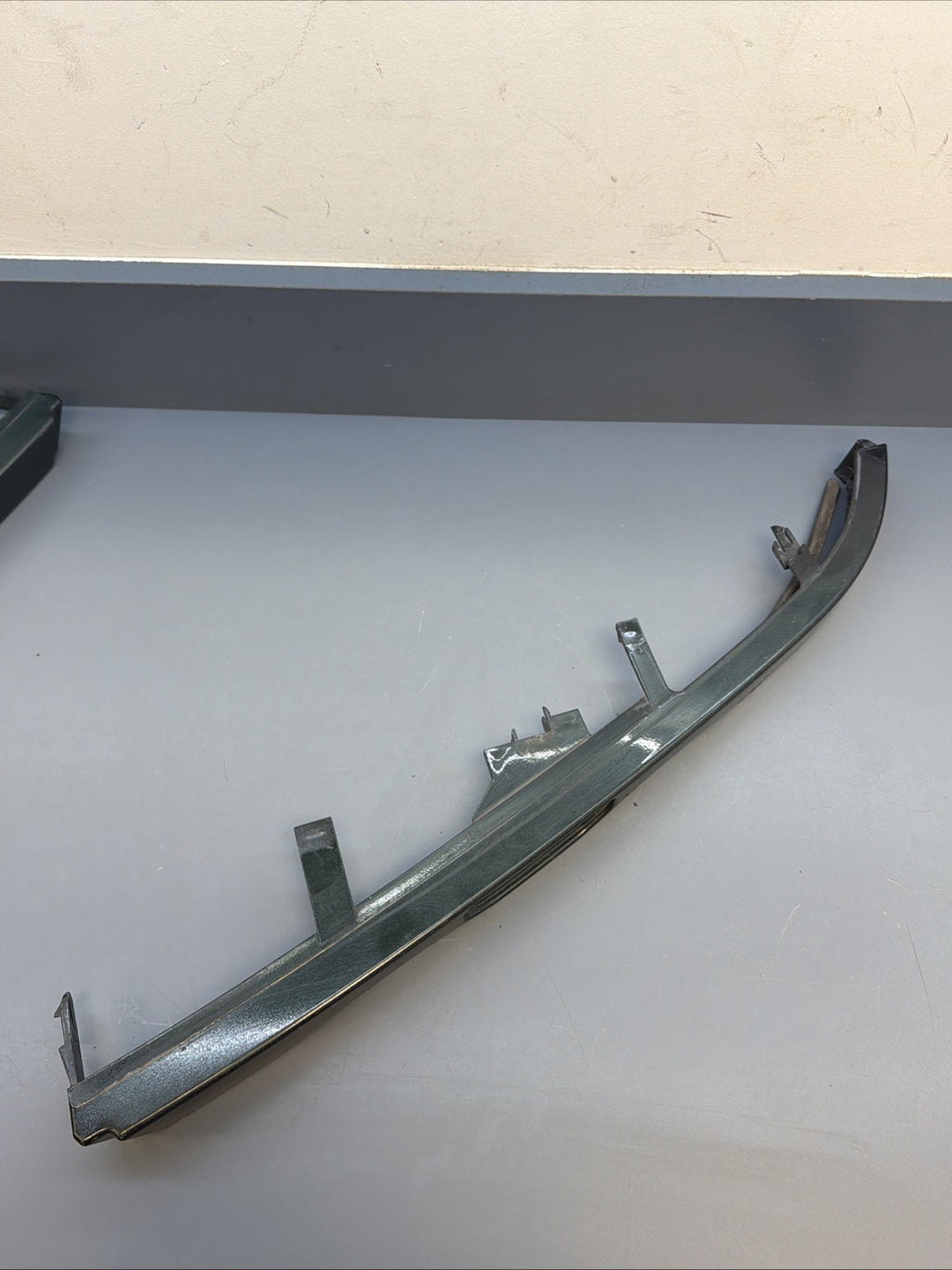 98-01 BMW 3 Series E46 SEDAN Headlight Lower Molding Trim 8208485 8208486