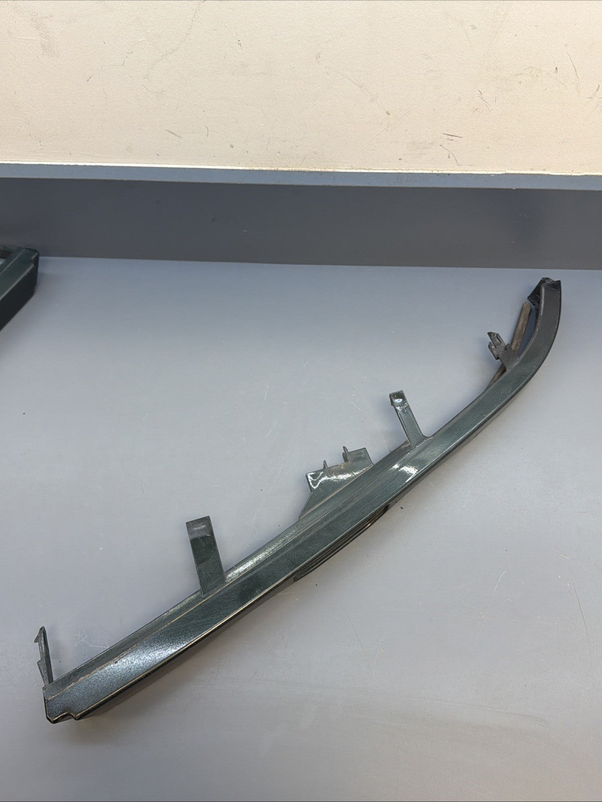 98-01 BMW 3 Series E46 SEDAN Headlight Lower Molding Trim 8208485 8208486