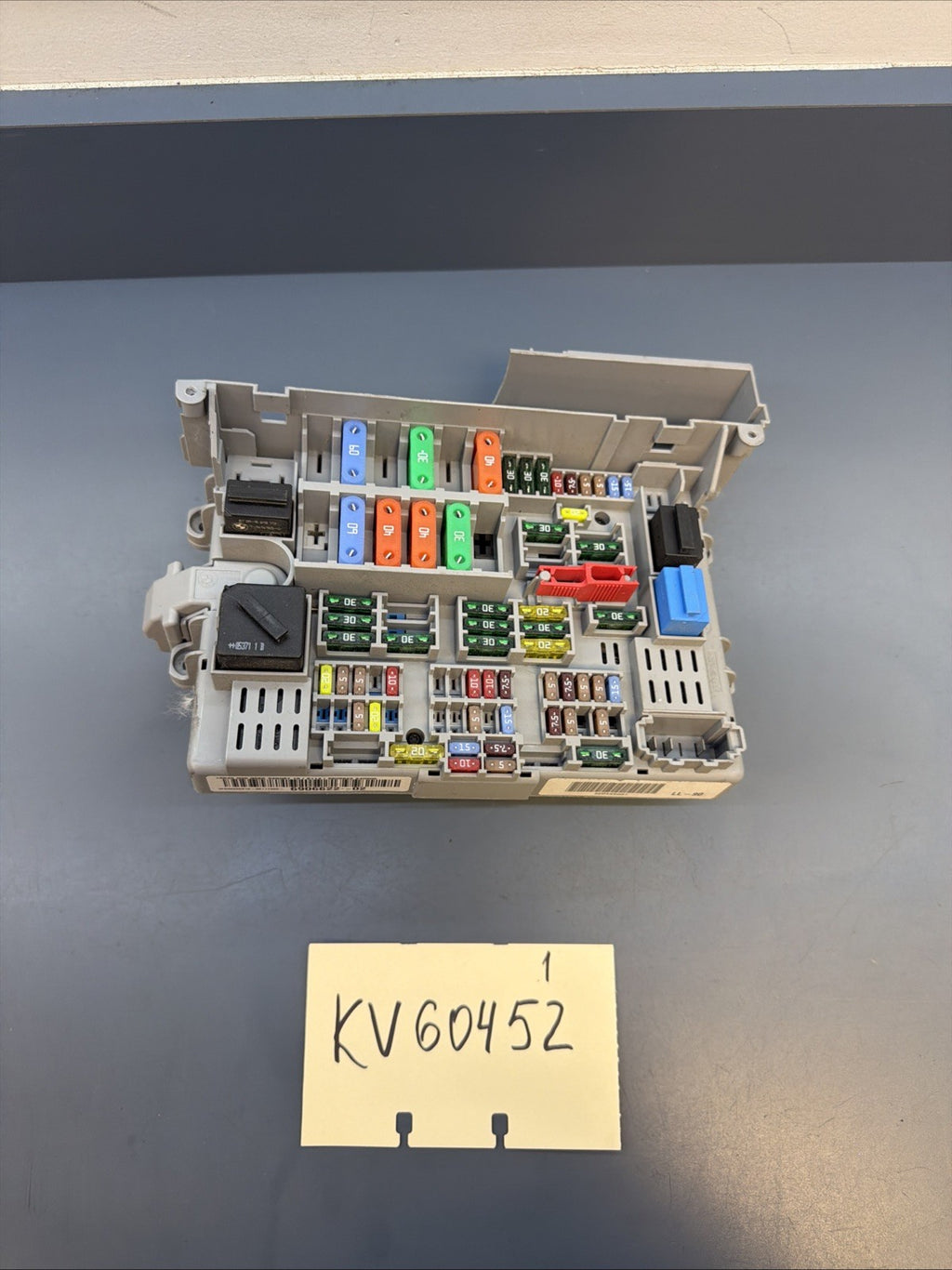2006-2008 BMW 330i E90 Power Distribution Fuse Relay Box 6906622 61146906622