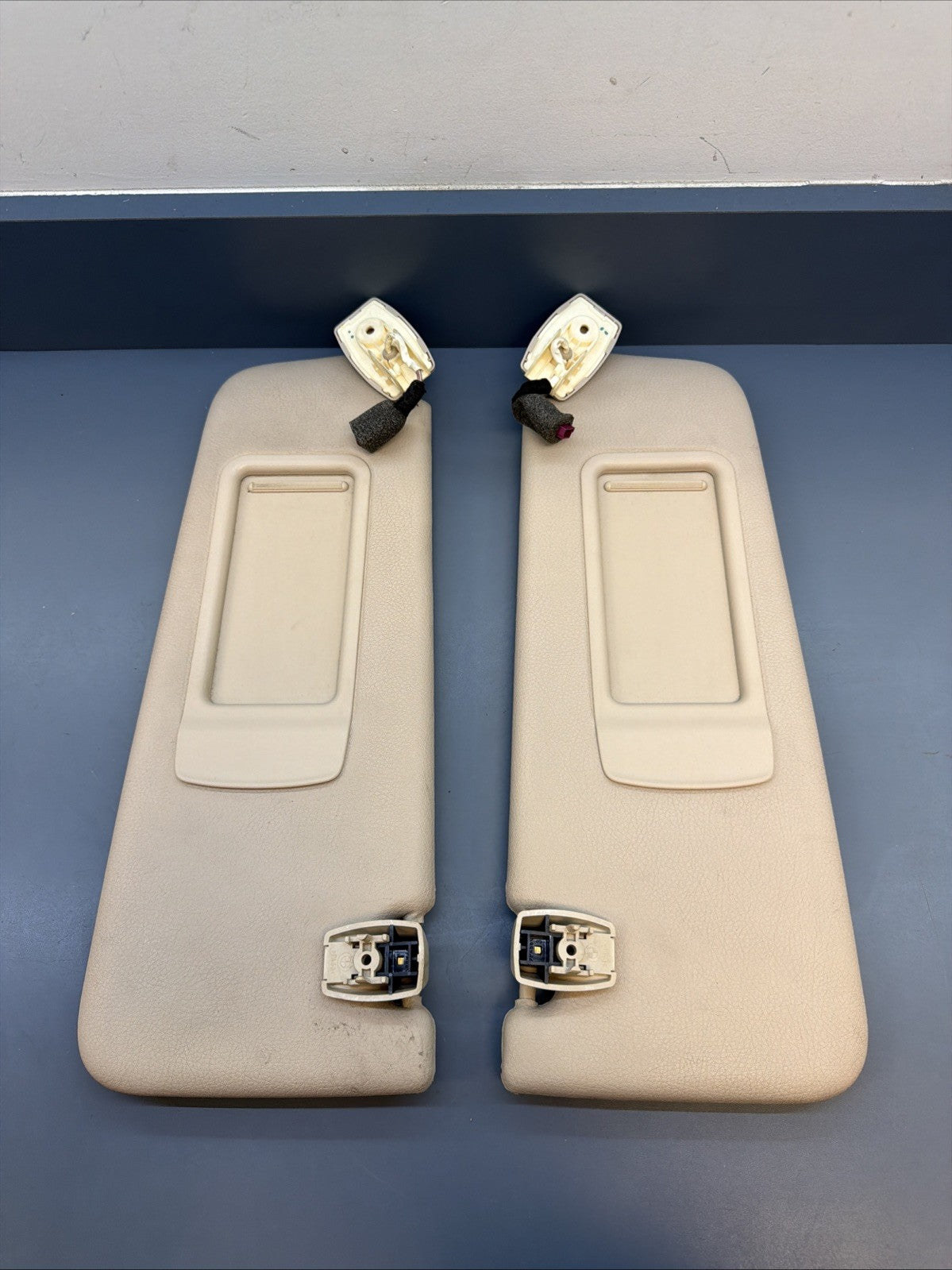 BMW F10 5 SERIES SUN VISOR MIRROR LEFT RIGHT PAIR OEM 6905983 BEIGE