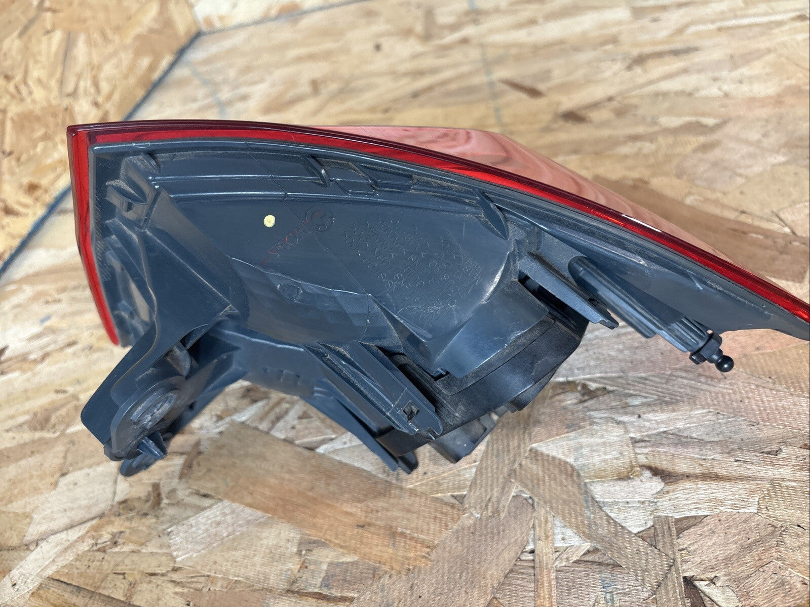 2011-2015 BMW 328IX F30 REAR LEFT SIDE OUTER TAILLIGHT LIGHT LAMP OEM 7372785