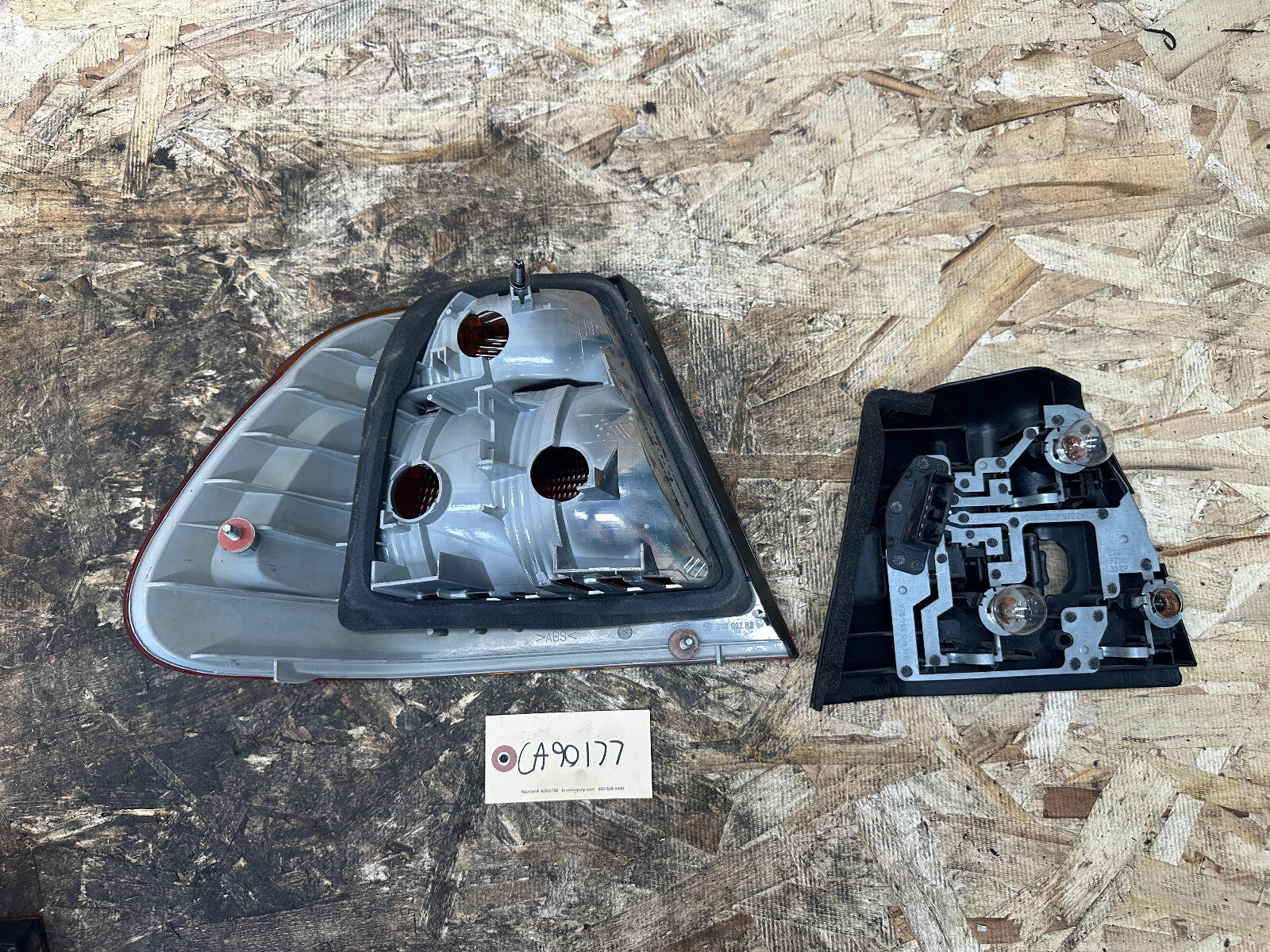 BMW 97-05 E46 3 SERIES LEFT+RIGHT OUTER TAIL LIGHT SET 2PC OEM 8364921+8364922