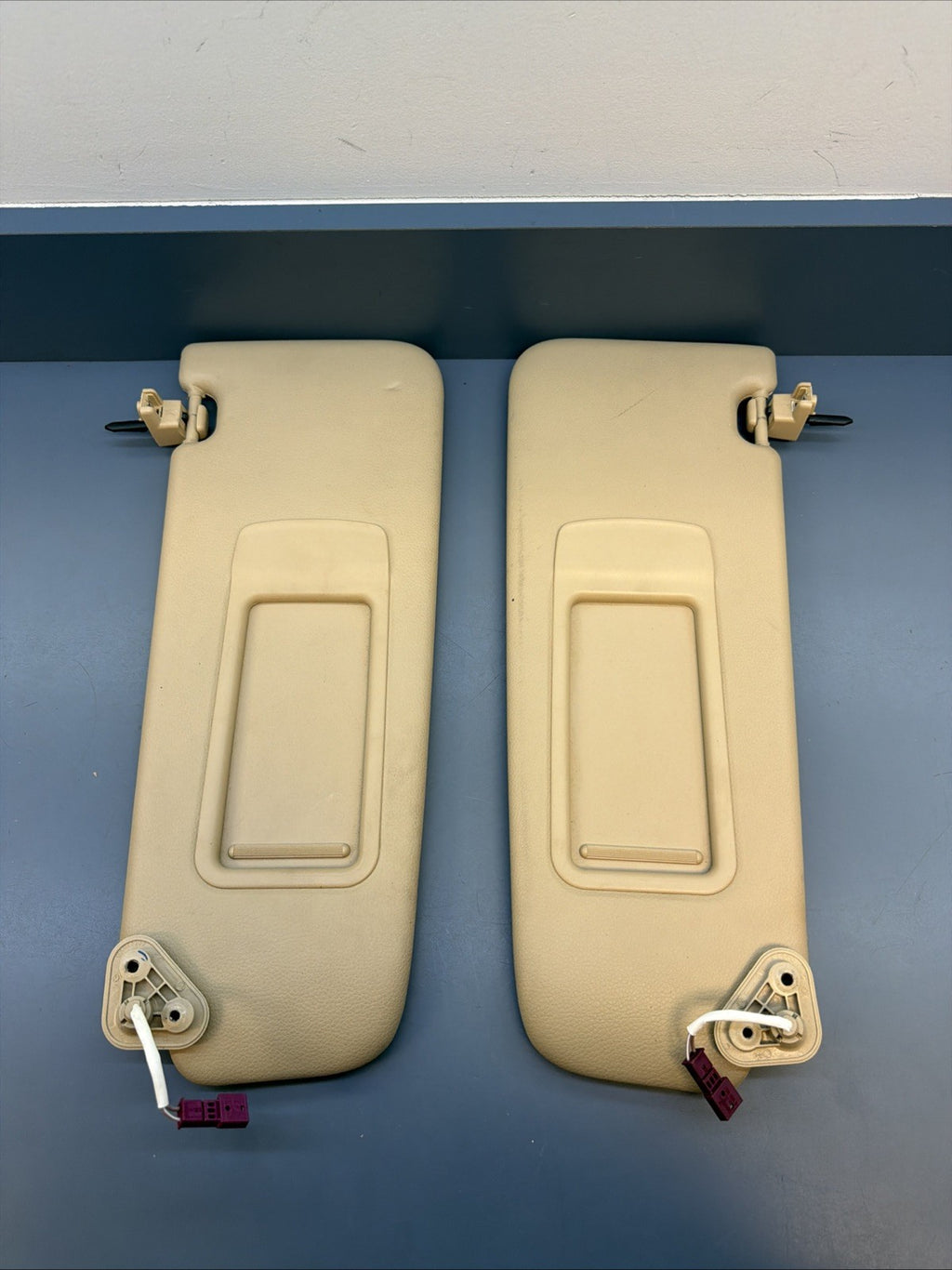 BMW E90 328I 335I SEDAN FRONT LEFT & RIGHT SUN VISOR PAIR BEIGE 6905983
