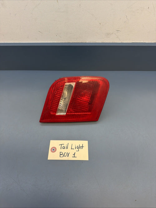 02-05 BMW E46 3 Series Sedan Rear Left Driver Side Inner Taillight Lamp 6907937