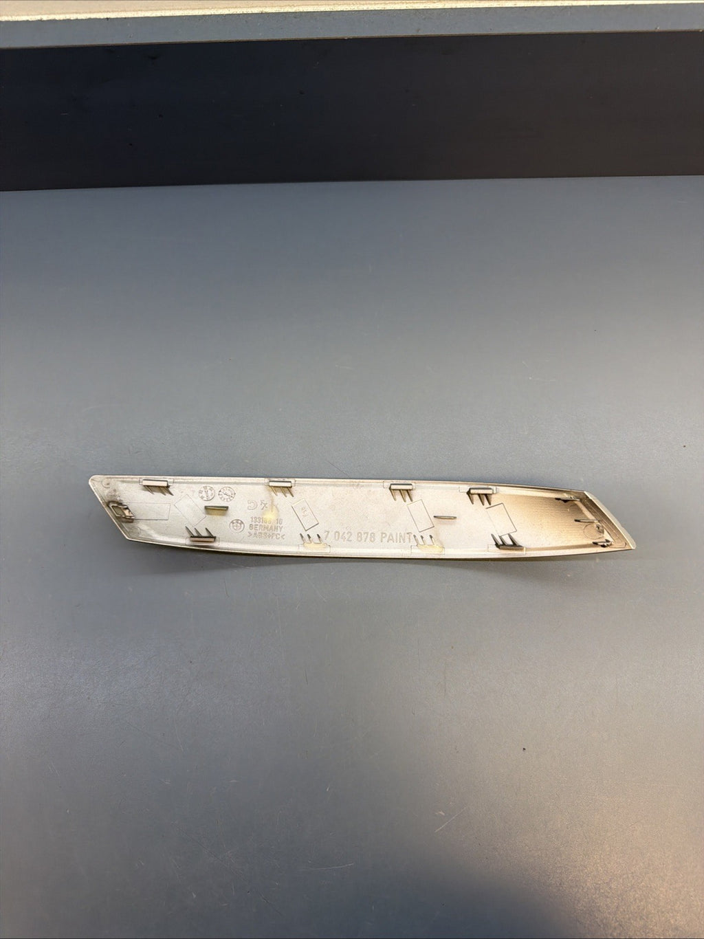 BMW Z4 E85 E86 2003 Right Moulding Trim Decorative Strip Cover Door Handle 70428