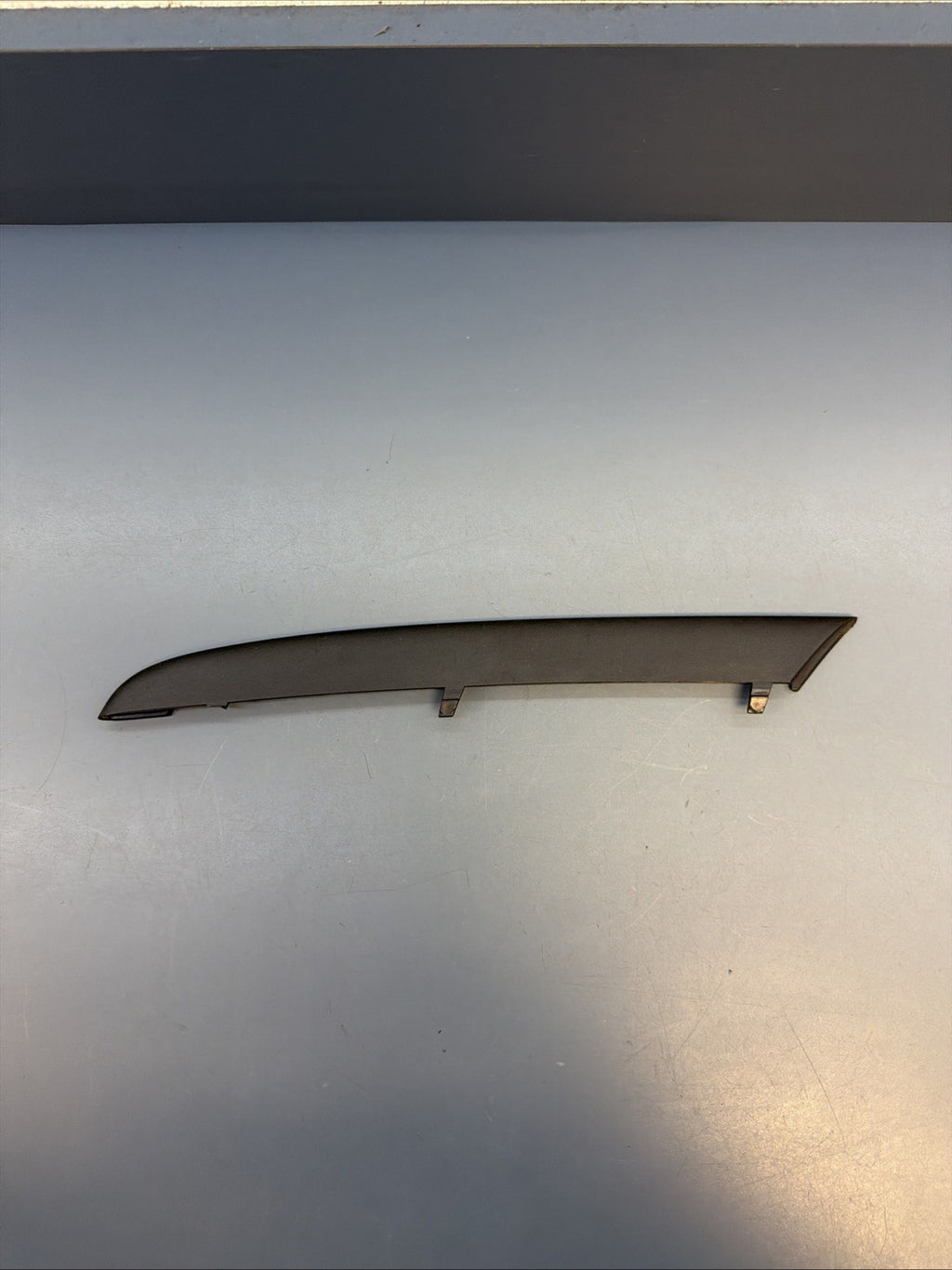 06-08 E90 E91 BMW 328I 335I FRONT BUMPER LOWER LEFT GRILLE INSERT TRIM T0615