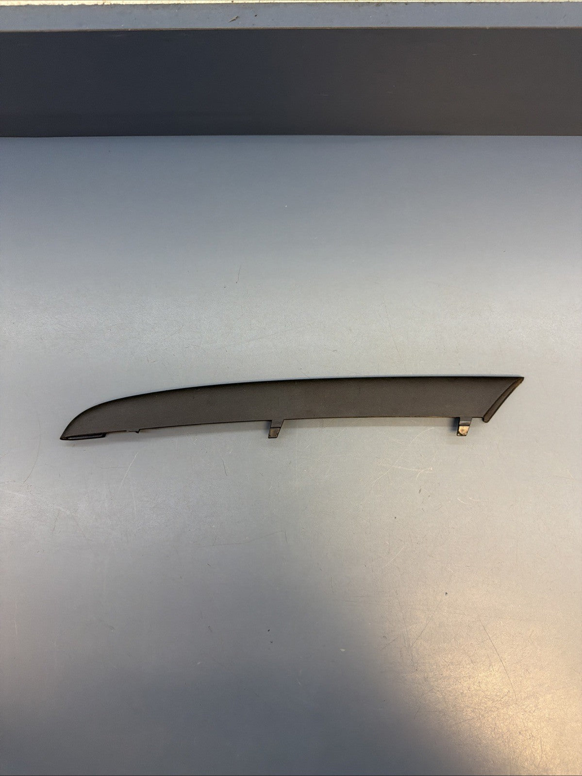 06-08 E90 E91 BMW 328I 335I FRONT BUMPER LOWER LEFT GRILLE INSERT TRIM T0615