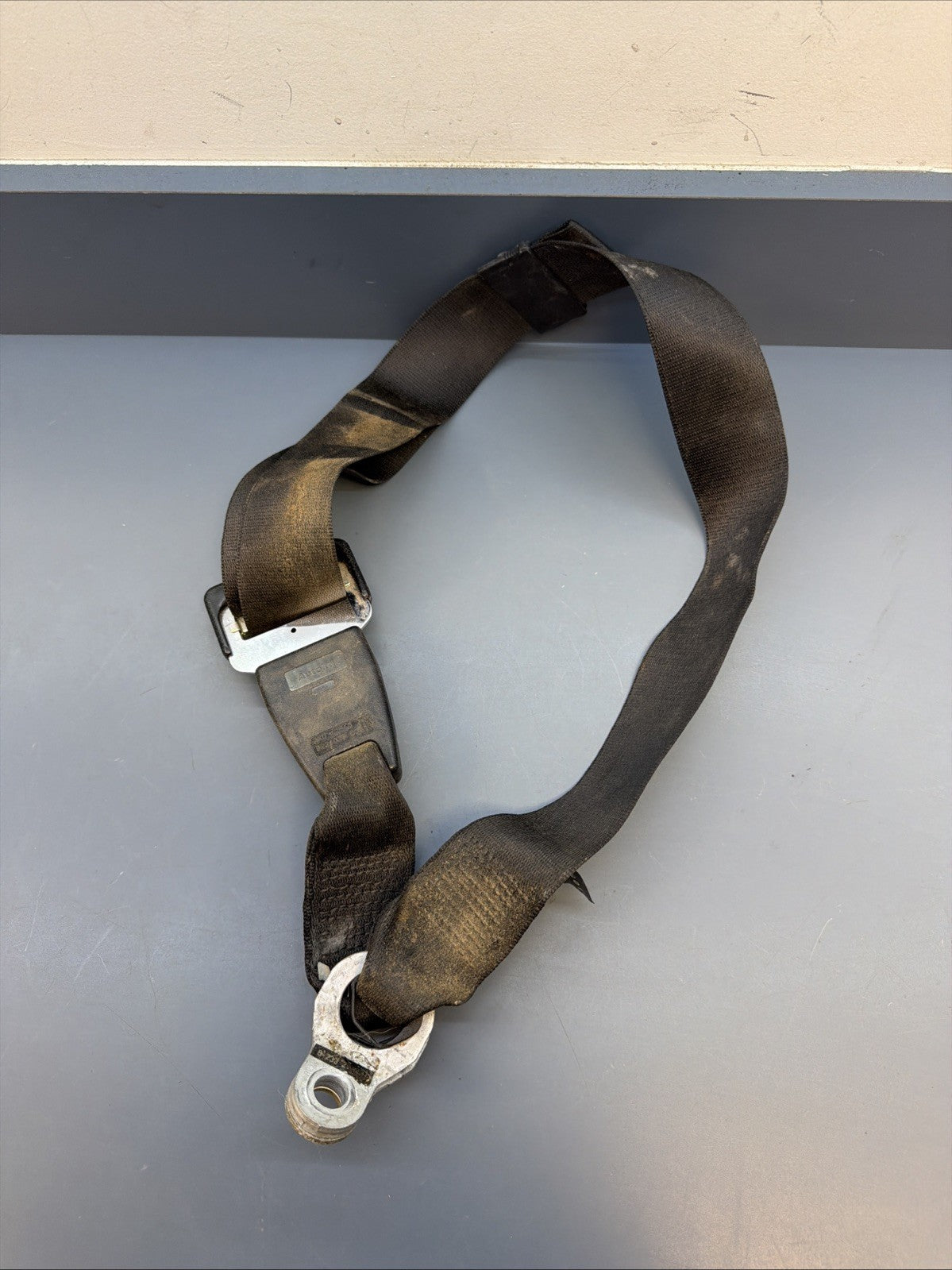 99-06 BMW E46 3 Series Rear LEFT Seat Belt Buckle Receiver OEM 8226037