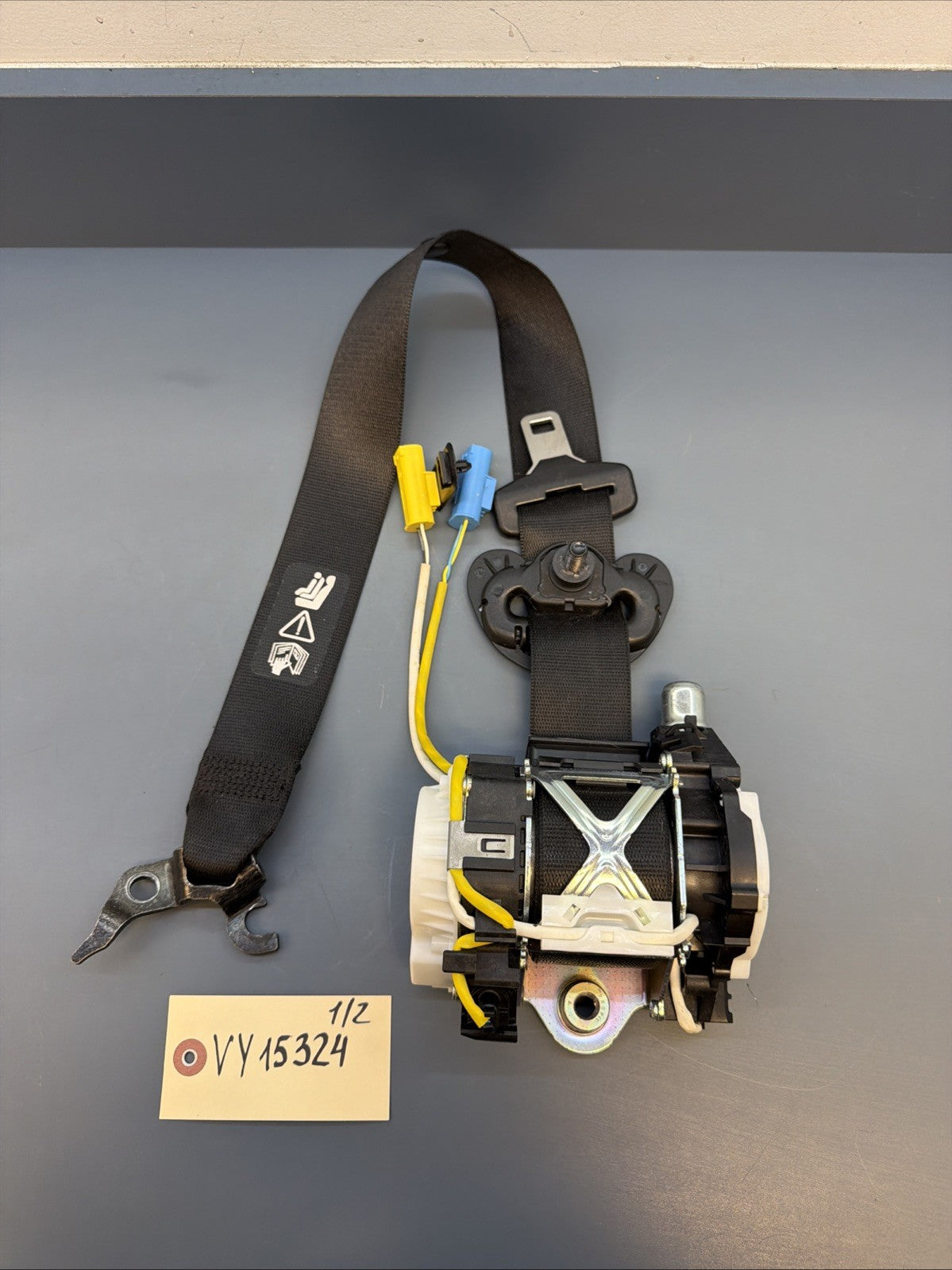 BMW 2012-2015 E84 X1 FRONT RIGHT PASSANGER SEAT BELT RETRACTOR OEM 34061695