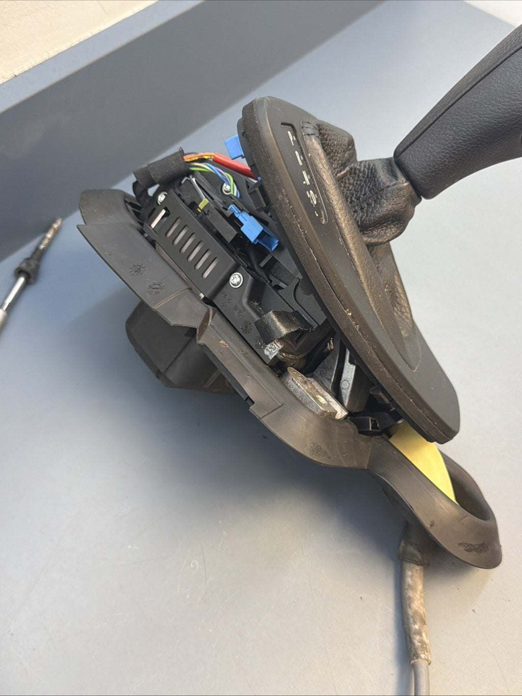 07-13 Genuine BMW 328ix E90 Floor Automatic Gear Shifter Selector OEM+ 7603765