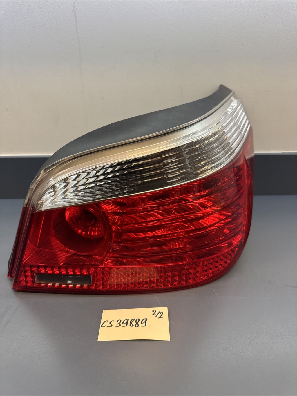 2004-2007 BMW 525I REAR RIGHT PASSENGER SIDE TAIL LIGHT LAMP 7165740 OEM E60 535
