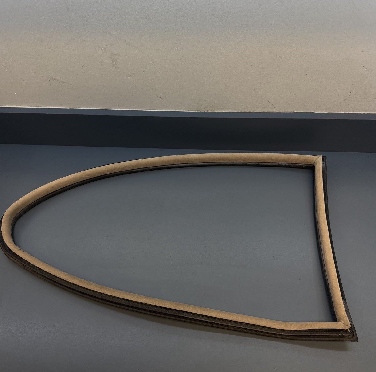 01-06 OEM BMW E46 M3 Coupe Rear Right Quarter Window Glass Weatherstrip 8252621