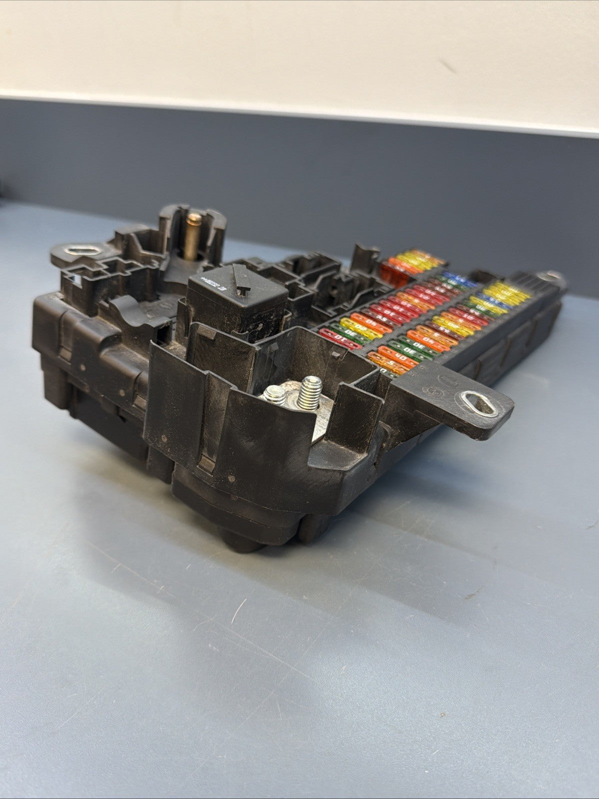 04-10 BMW E60 E63 E64 M5 M6 REAR POWER DISTRIBUTION RELAY FUSE BOX 6906619