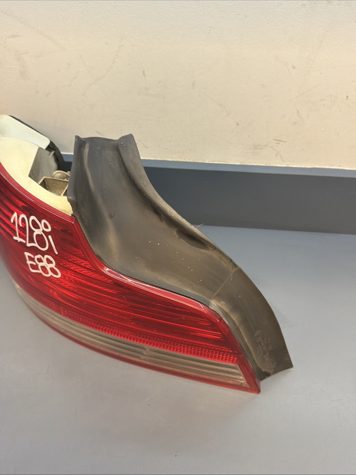 08-11 OEM BMW E82 E88 128 135 Rear Left Driver Side Outer Tail Light 6924519