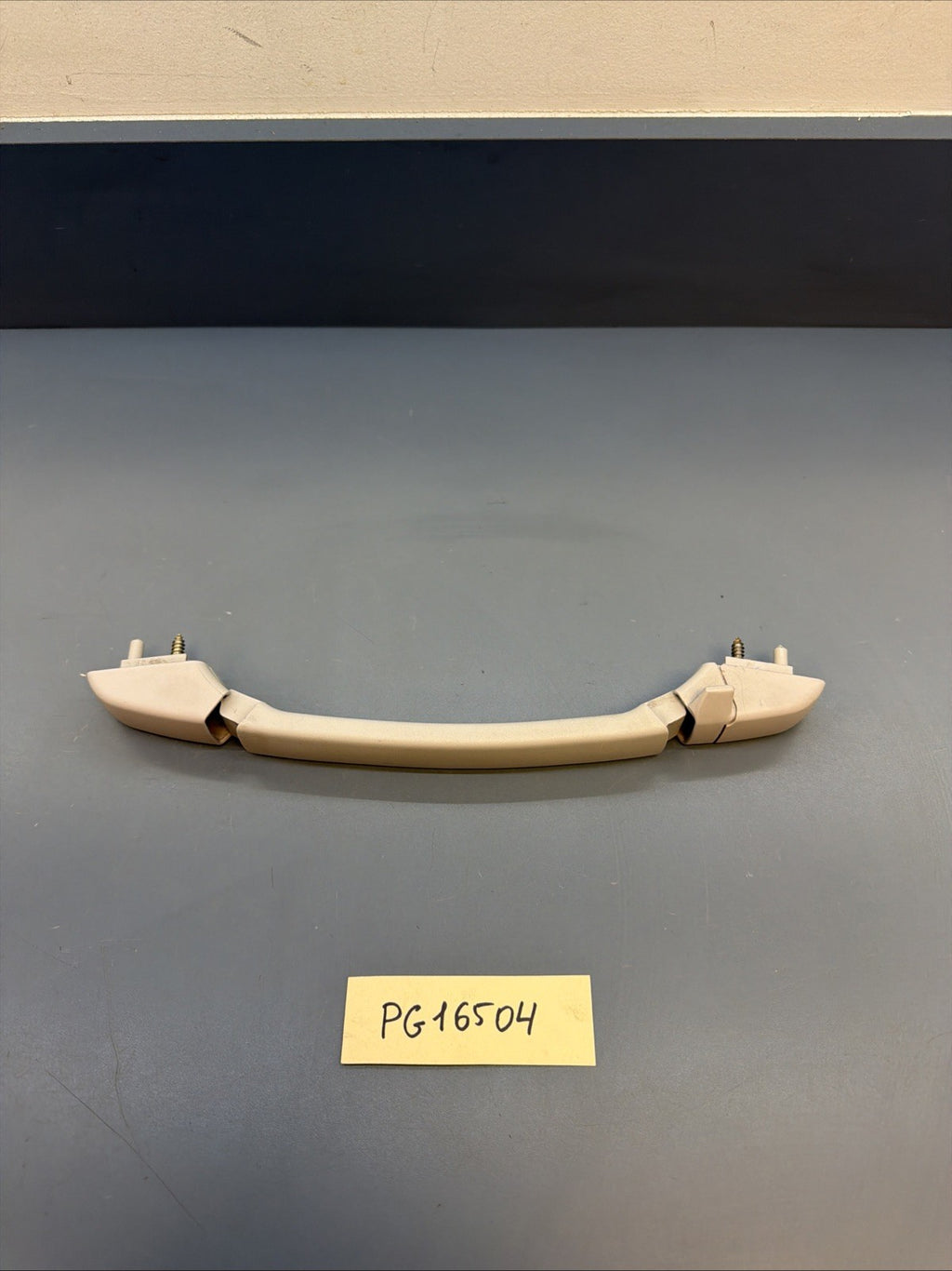 BMW 3 SERIES E46 98-06 REAR DRIVER OFFSIDE RIGHT GRAB HANDLE  8231324
