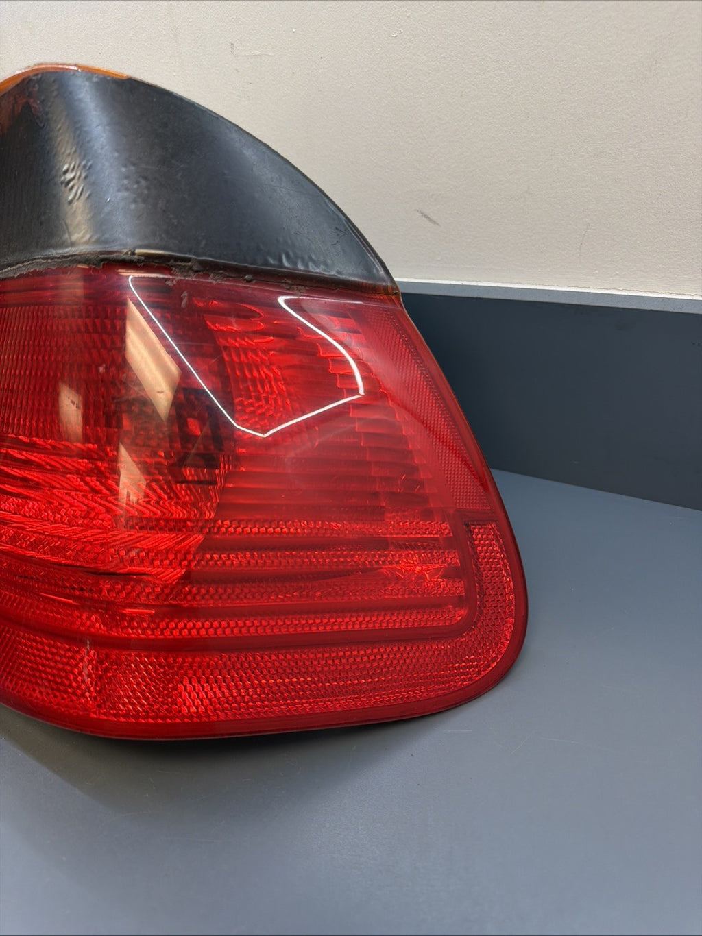 1999-2001 BMW 320i 323i 325i Sedan Right Passenger OEM 8364922 Tail Light
