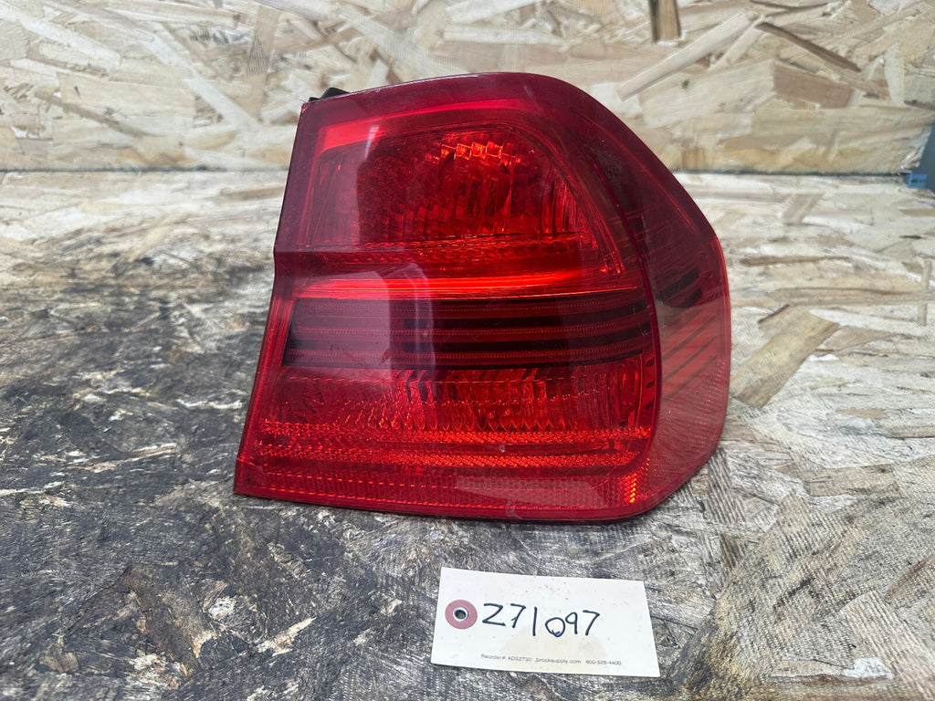 BMW 04-08 E90 3 SERIES OUTER FENDER TAIL LIGHT SET 2PC OEM 7161955+7161956