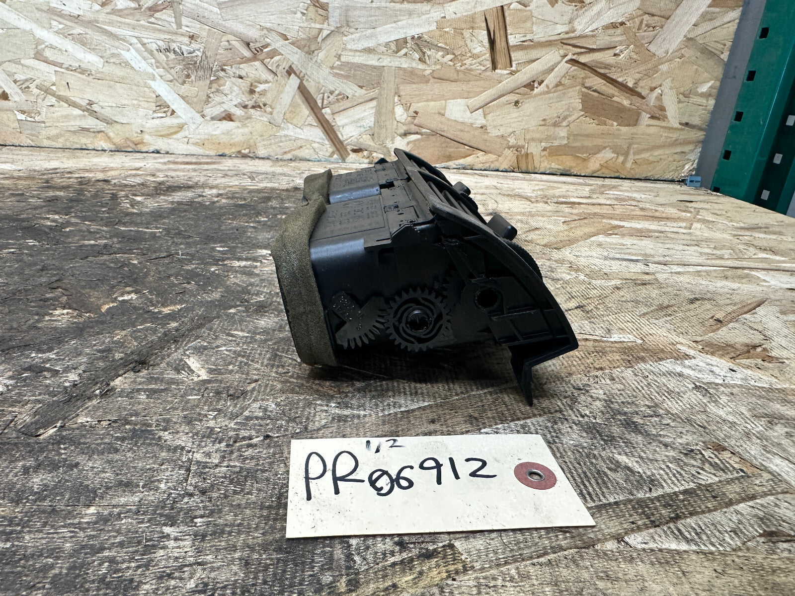 BMW 1997-2006 E46 3 SERIES BLACK CENTER INTERIOR VENT ASSEMBLY OEM 8361895