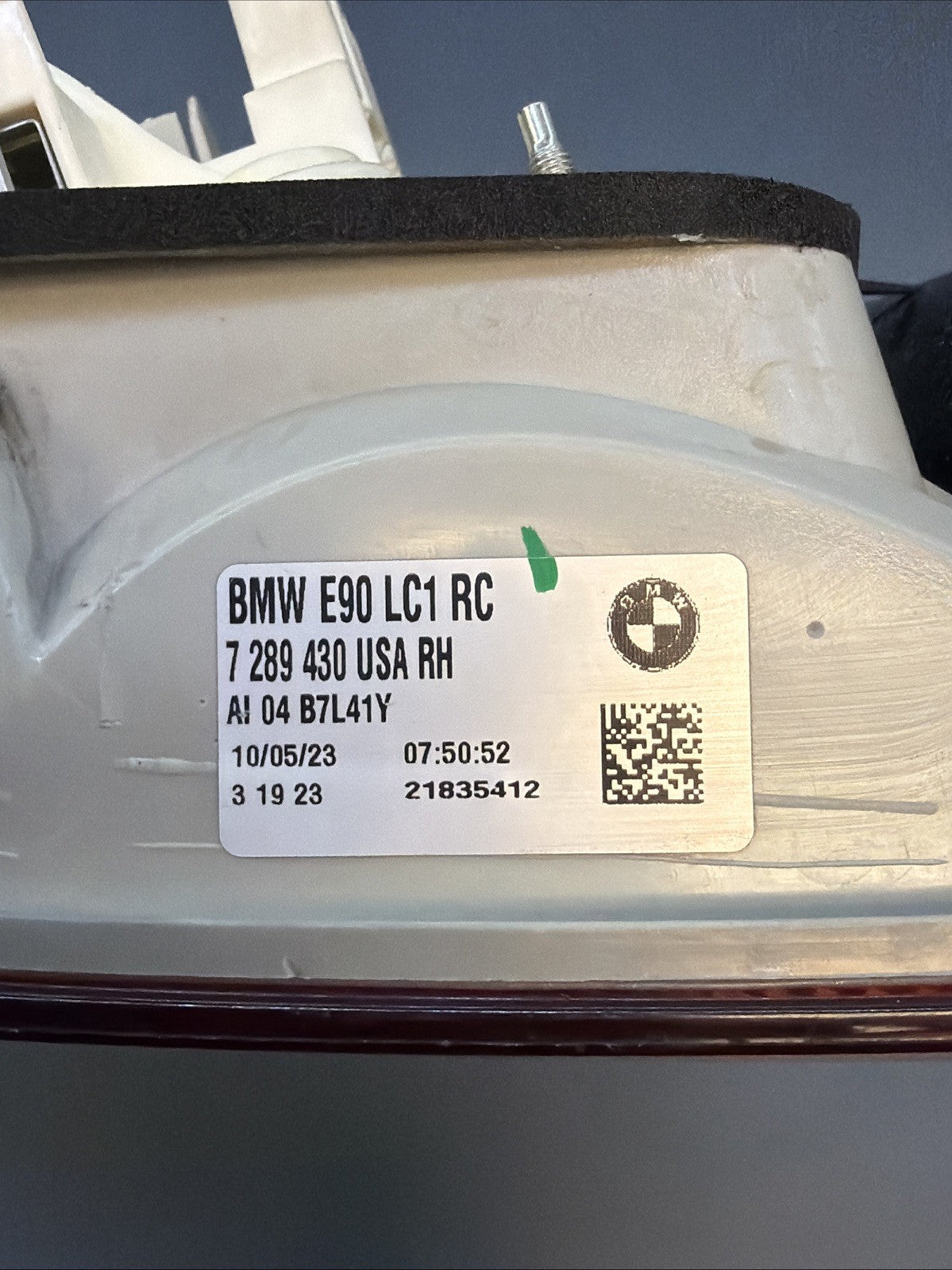 09-11 Bmw E90 328 335 M3 Rear Right Side LCI Outer Taillight Lamp Oem 7289430