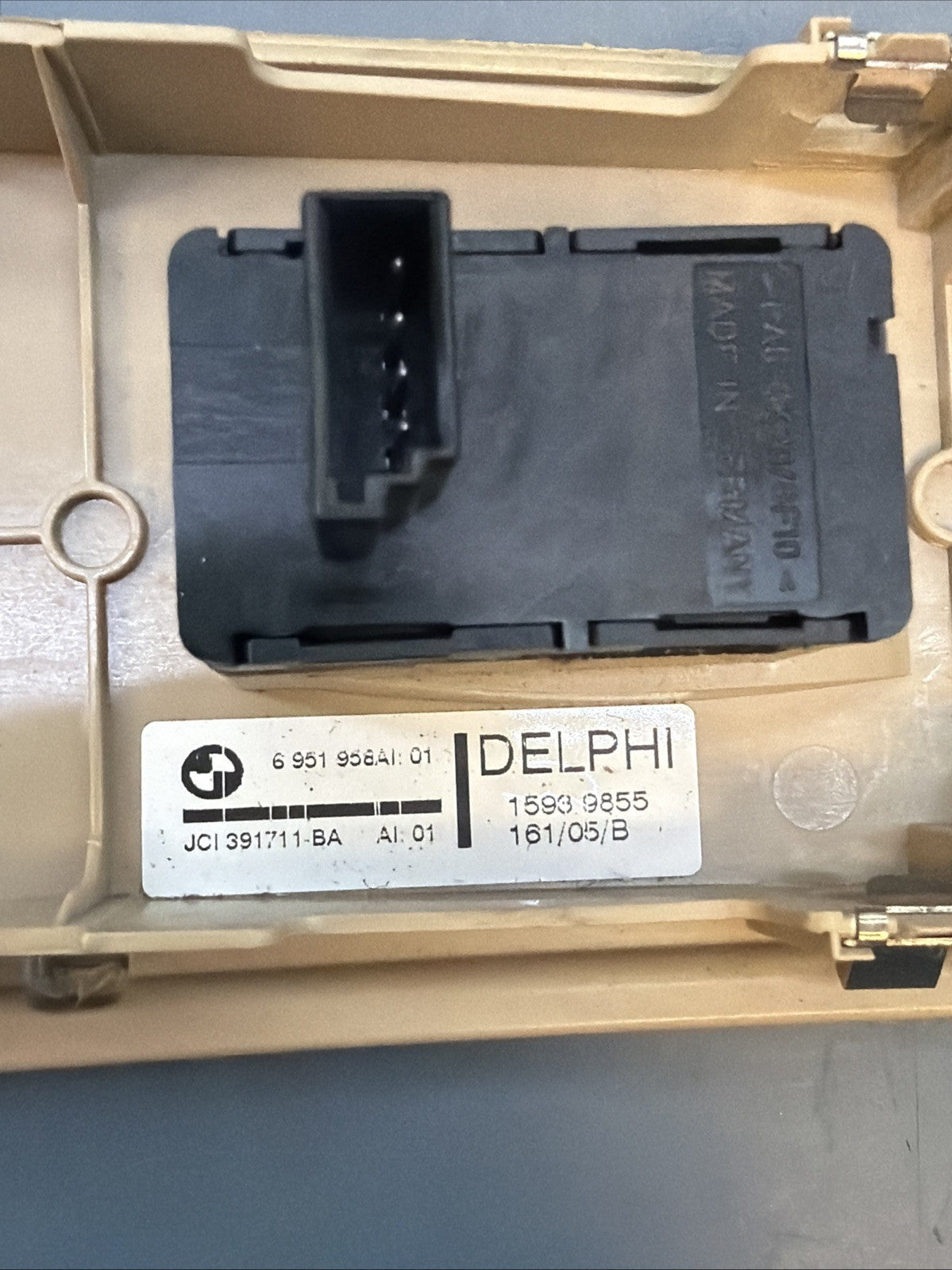 2004-2007 BMW E60 525i 530i 550i Front Right DOOR Window Switch TRIM 6951958