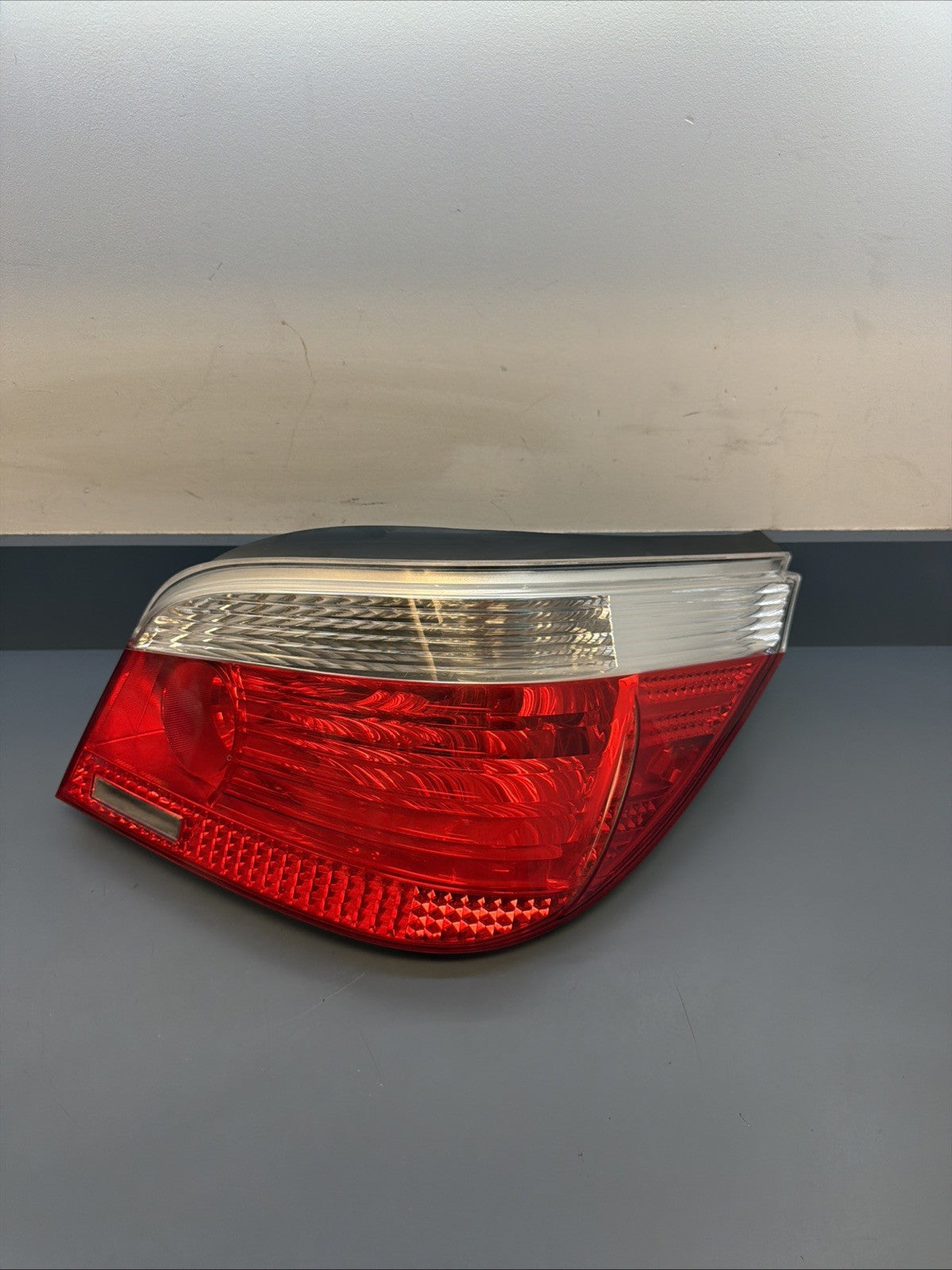 04-07 BMW 530 550 Rear Right Passenger Side Tail Light Assembly 6923306 OEM