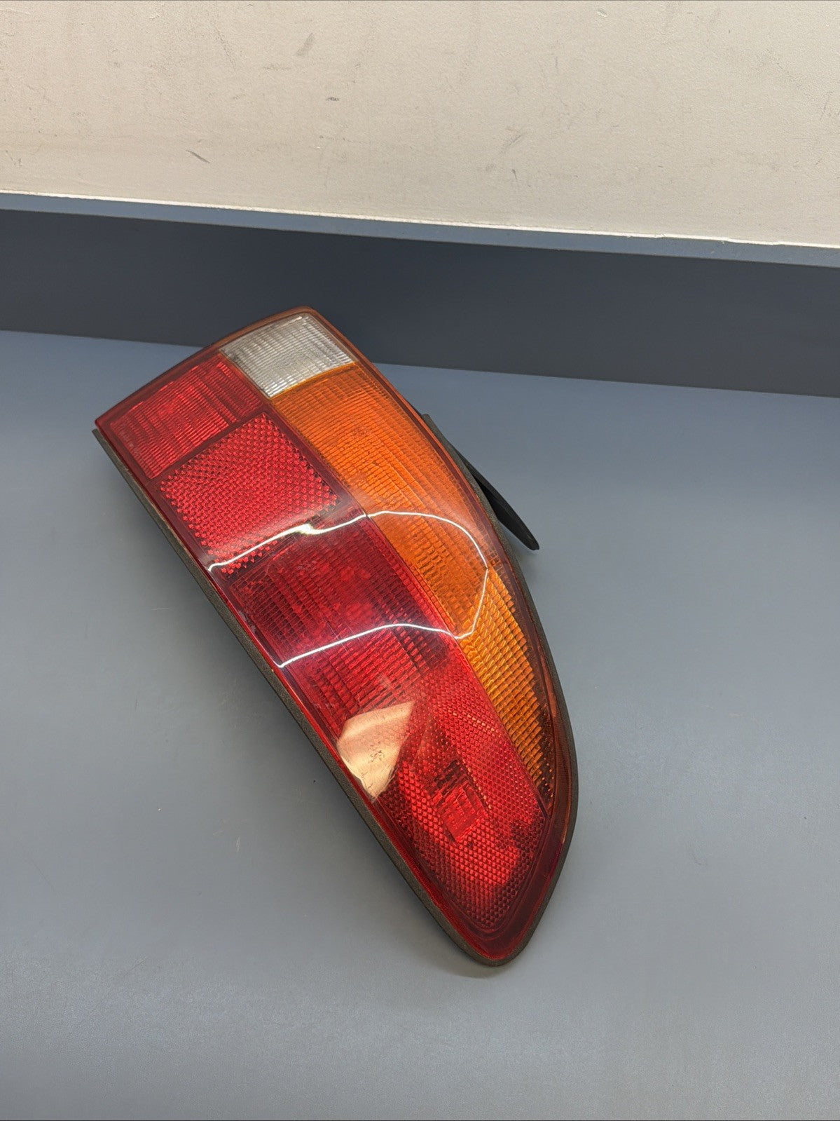 96-99 BMW Z3 E36/7 REAR RIGHT PASSENGER SIDE TAIL LIGHT LAMP OEM 8389862