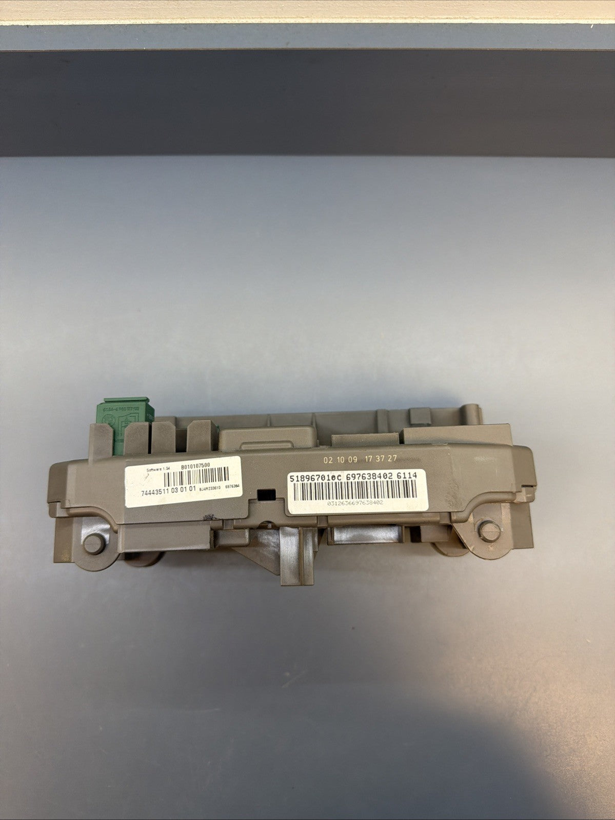 2007 - 2013 X5 DIESEL E70 E71 X5 X6 Front Cabin Junction Fuse Box 6976384