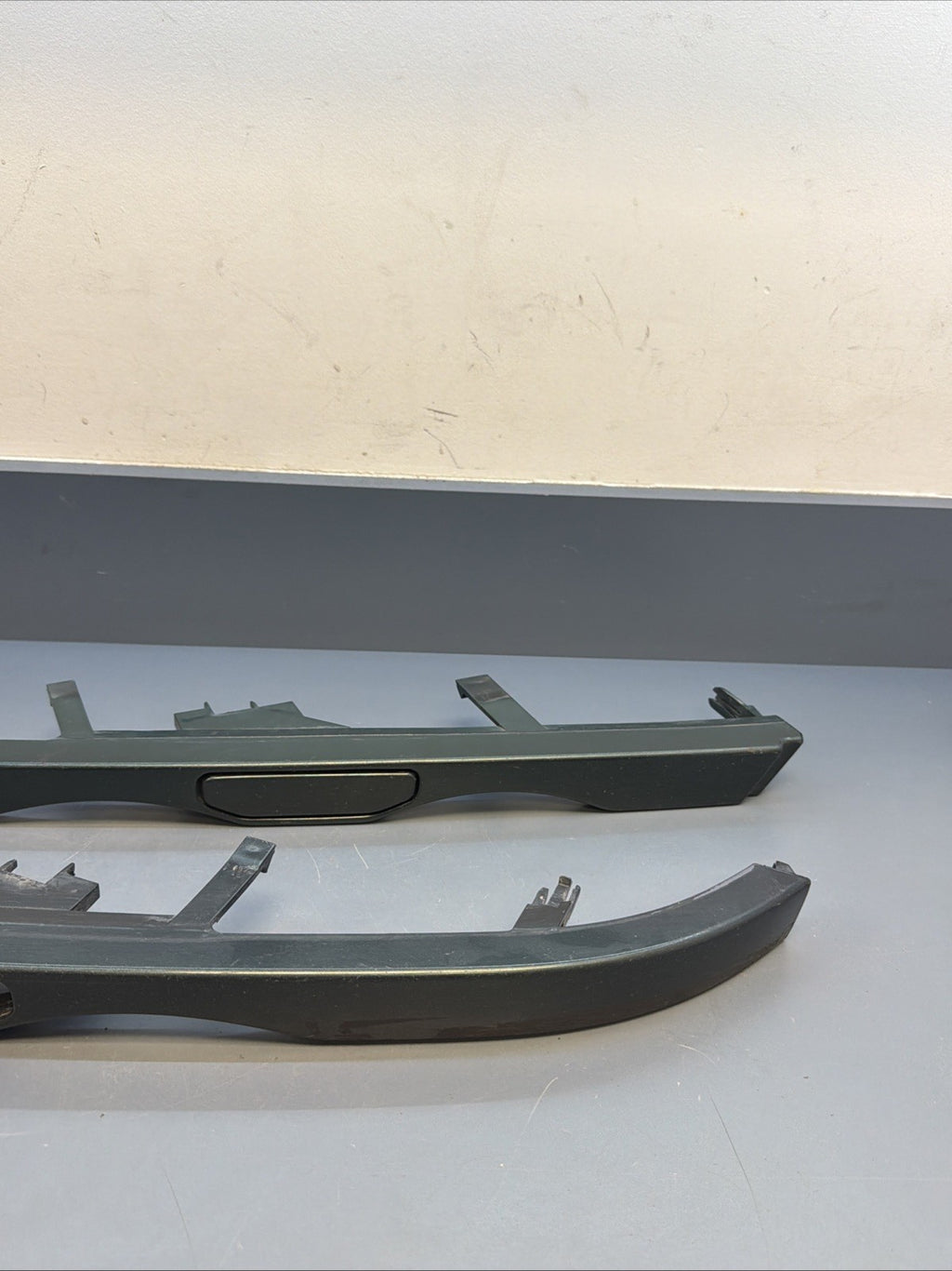 98-01 BMW 3 Series E46 SEDAN Headlight Lower Molding Trim 8208485 8208486