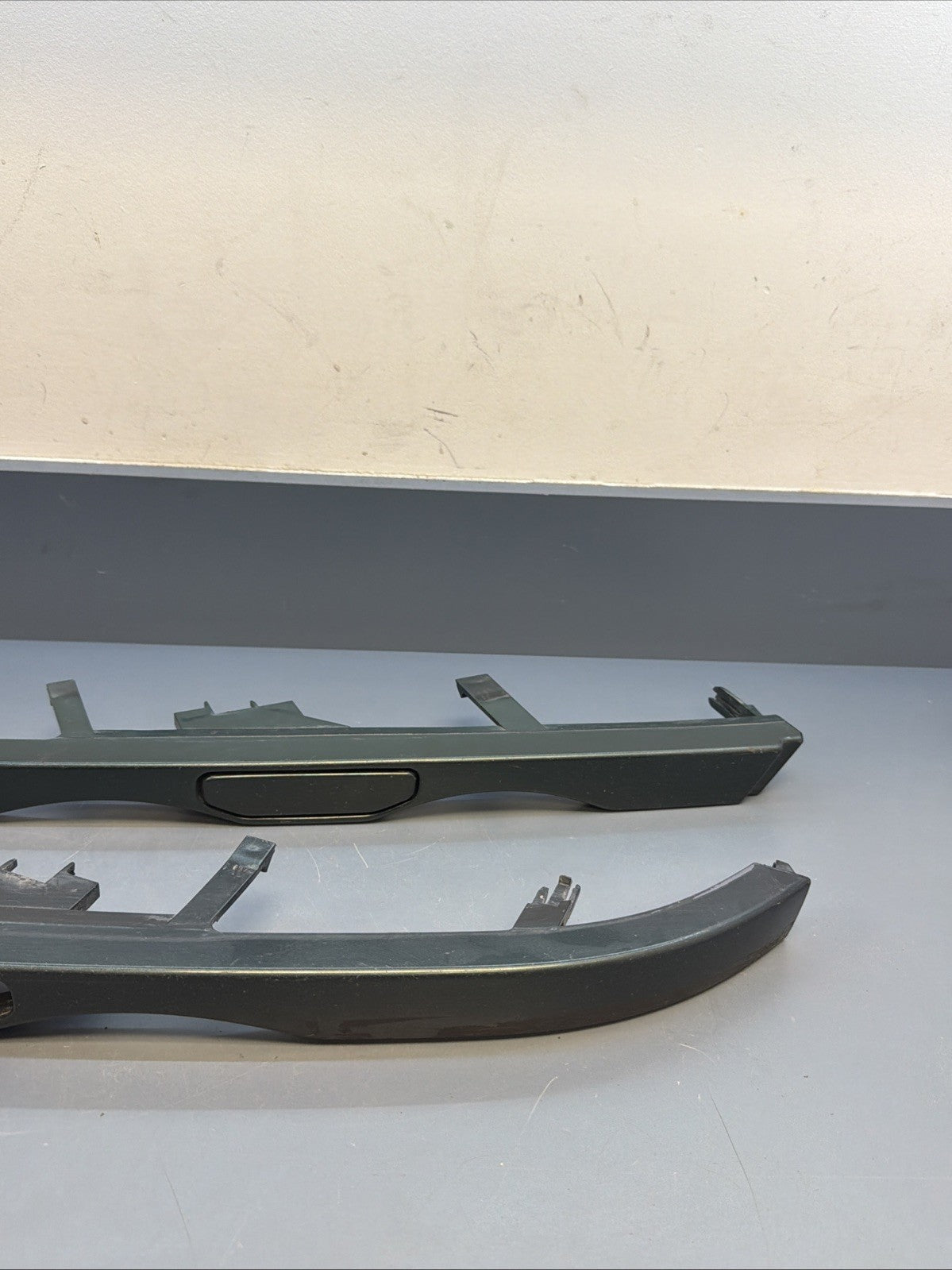 98-01 BMW 3 Series E46 SEDAN Headlight Lower Molding Trim 8208485 8208486
