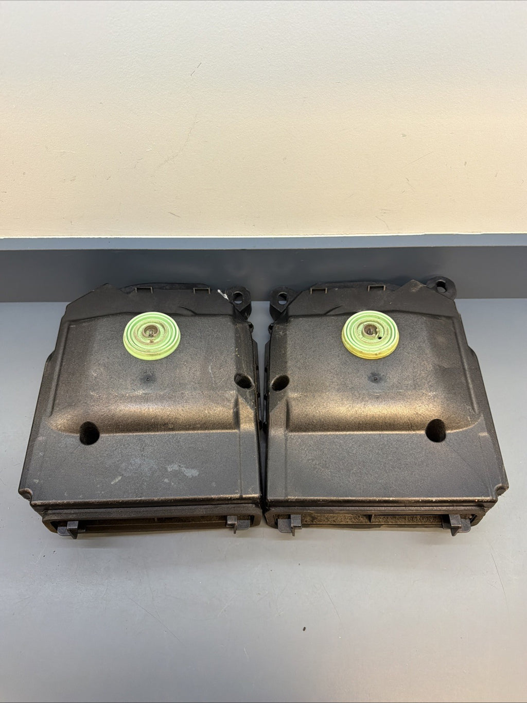 08-13 BMW E92 E90 3 SER FRONT LEFT & RIGHT HI-FI SUBWOOFER SET 9143143 9143144