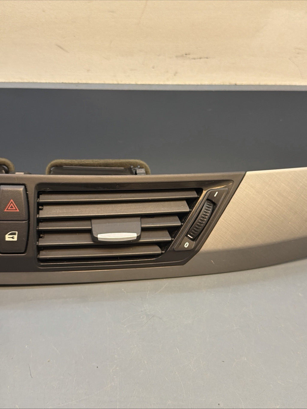 12-15 BMW X1 E84 DASHBOARD PANEL & AIR VENT GRILLE TRIM SILVER 9258354 8049413