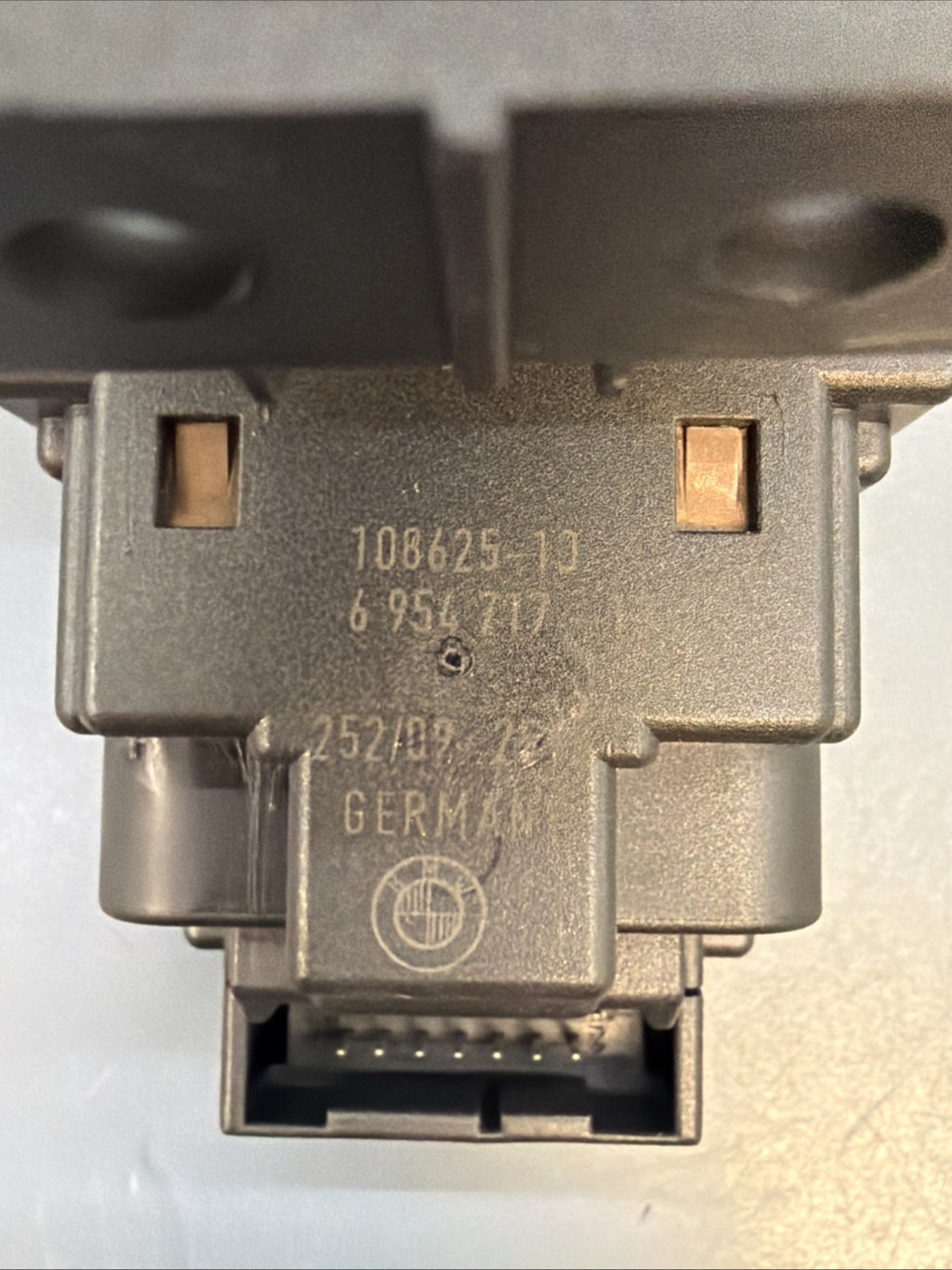 08-13 OEM BMW E82 E88 135 Dash Ignition Key Insert Reader Switch w key 6954717