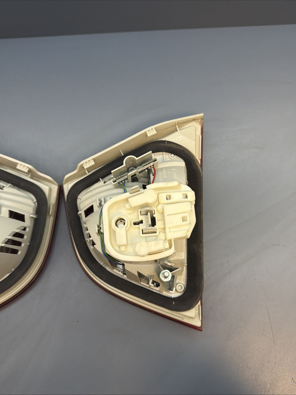 09-11 BMW E90 M3 335 328 Left And Right Inner Trunk Tail Light  7289427 7289428