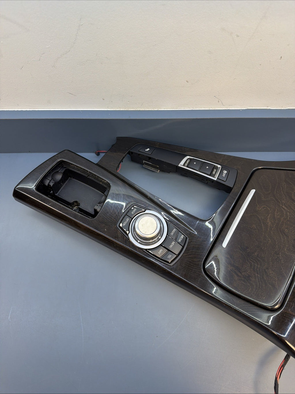 11-16 BMW F10 535i 528i Center Console Shifter Cupholder Bezel Complete 9206347