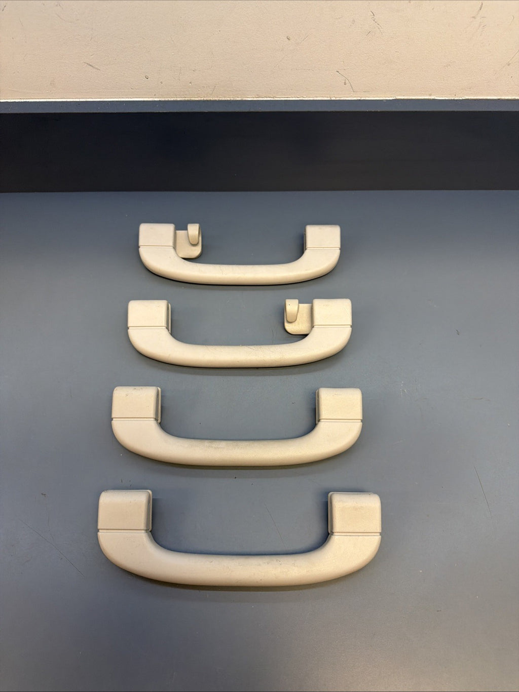 BMW E39 5 SERIES SET OF FOUR INTERIOR GRAB HANDLES 8227593 GREY