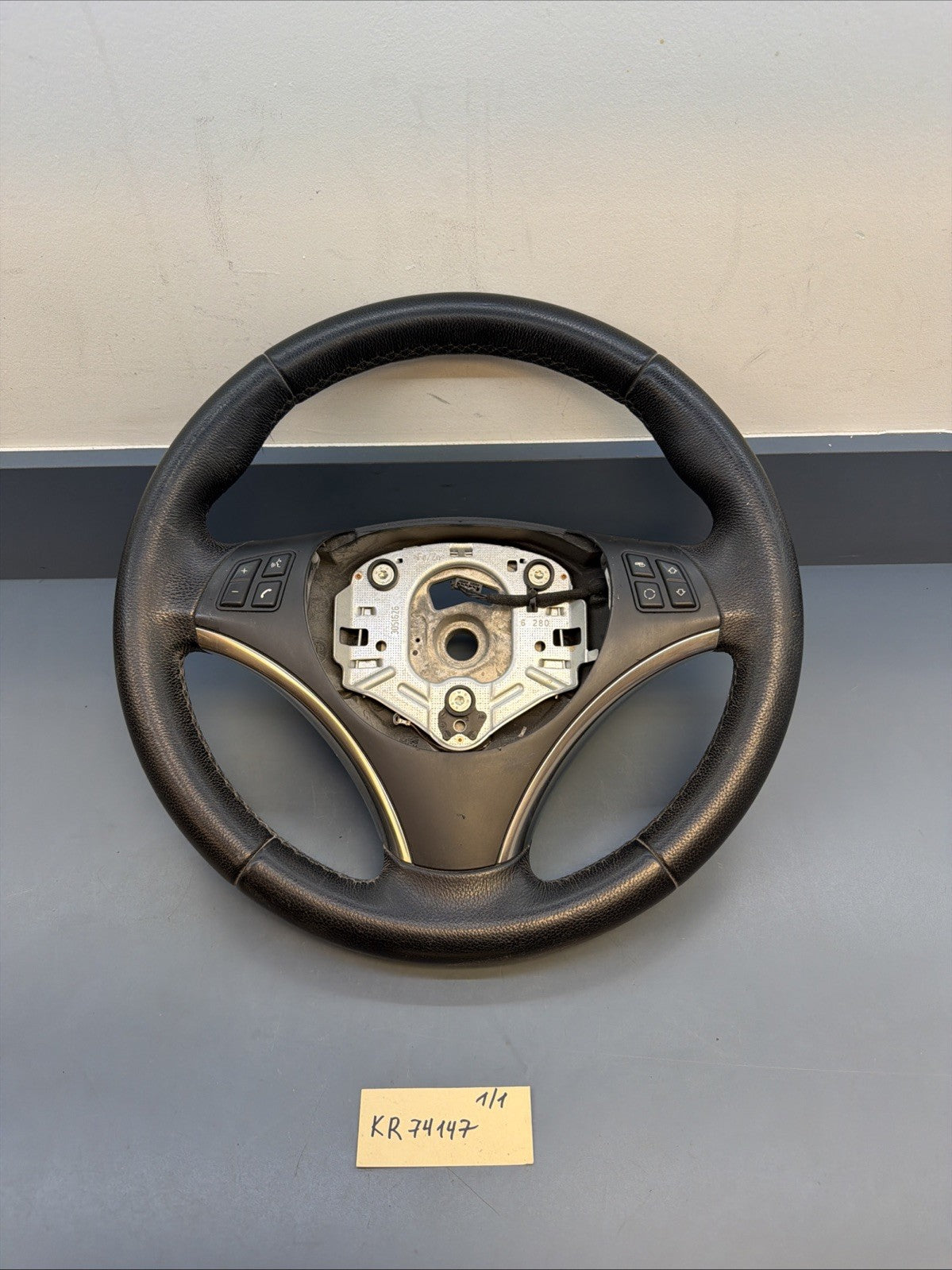 07-11 OEM BMW E82 E90 E92 E93 X1 328 335 Sport Leather Steering Wheel 6772147
