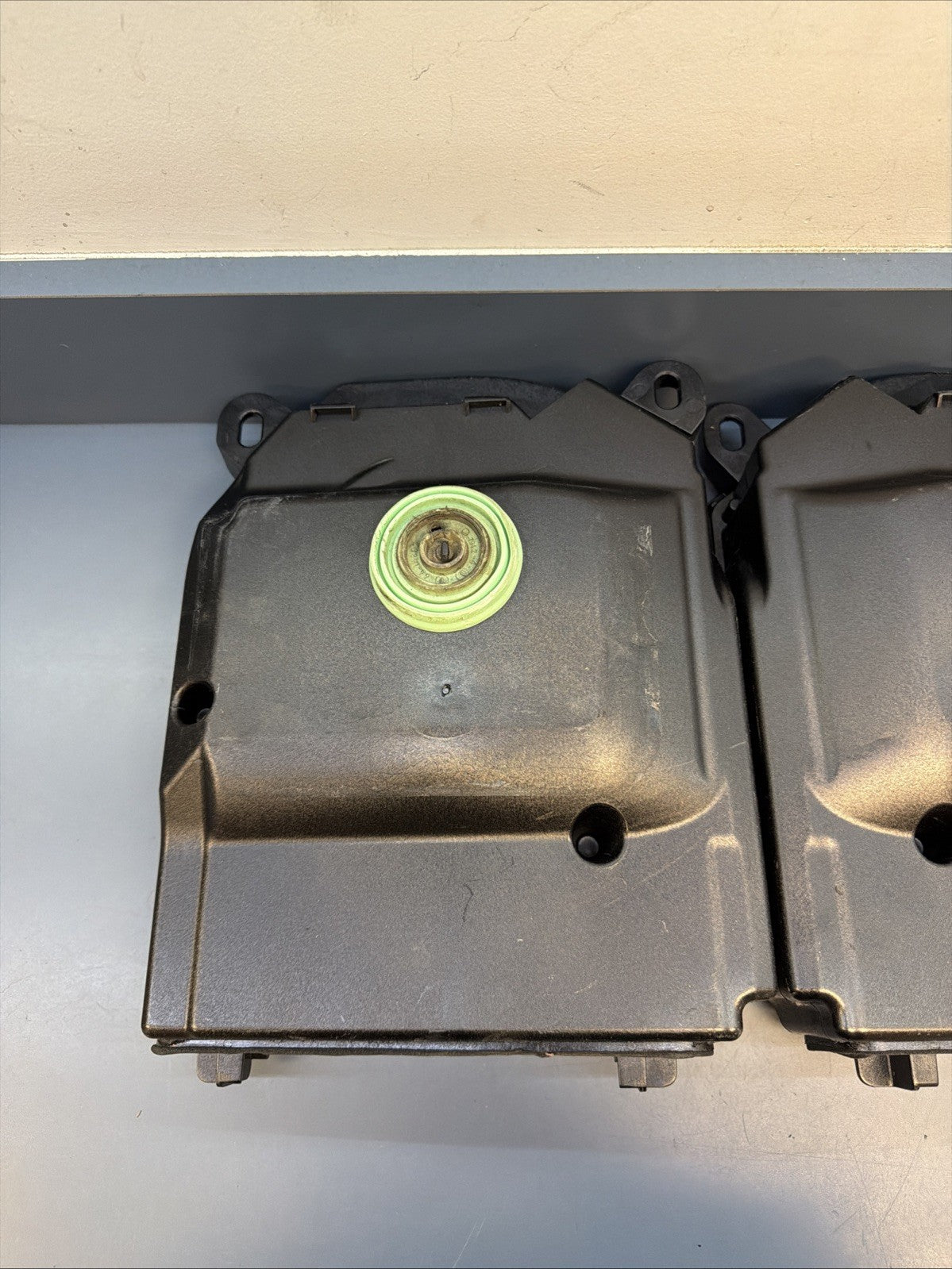 08-13 BMW E92 E90 3 SER FRONT LEFT & RIGHT HI-FI SUBWOOFER SET 9143143 9143144