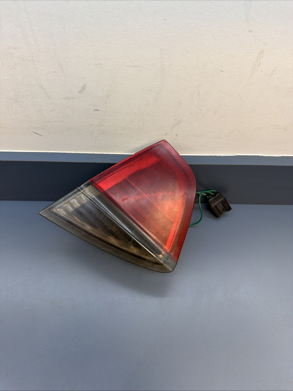 2007-08 BMW 328i RIGHT PASSENGER SIDE DECKLID MOUNTED TAILLIGHT