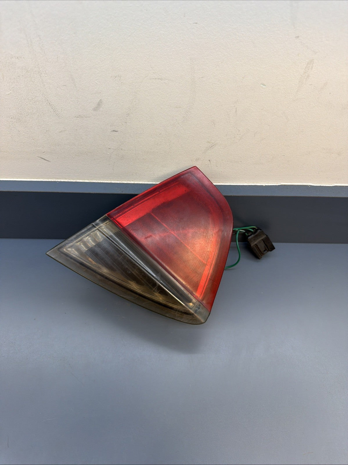 2007-08 BMW 328i RIGHT PASSENGER SIDE DECKLID MOUNTED TAILLIGHT