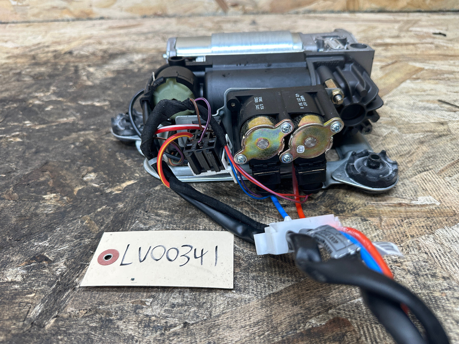 BMW 99-06 E53 X5 AIR SUSPENSION PUMP COMPRESSOR + CONTROL UNIT OEM 1082099